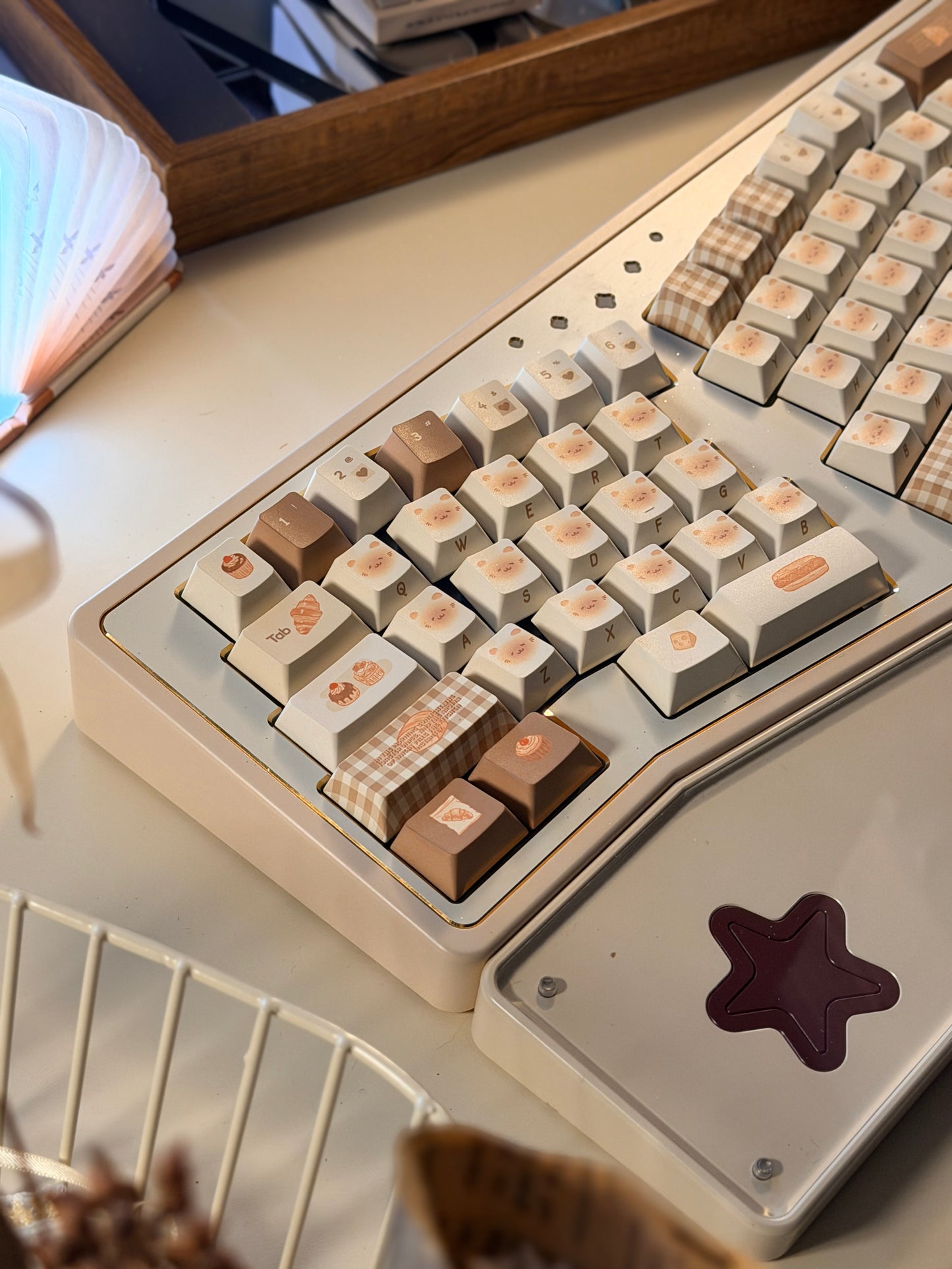 ONLY 1 instock Prebuilt Cream White StarAlice Aluminum Custom Mechanical Keyboard With Wrist rest