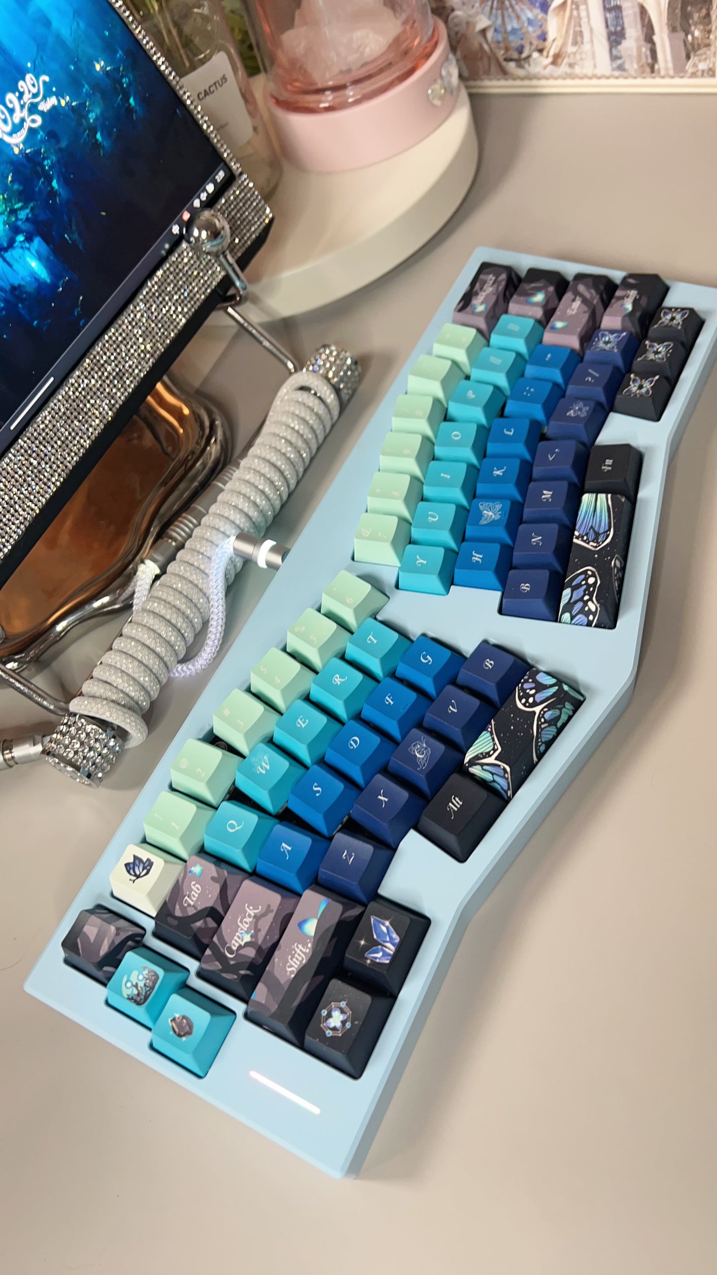 Prebuilt Pastel Blue Spring Ergonomic Aluminum Customized Mechanical Keyboard With Midnight Blue Butterfly Keycaps