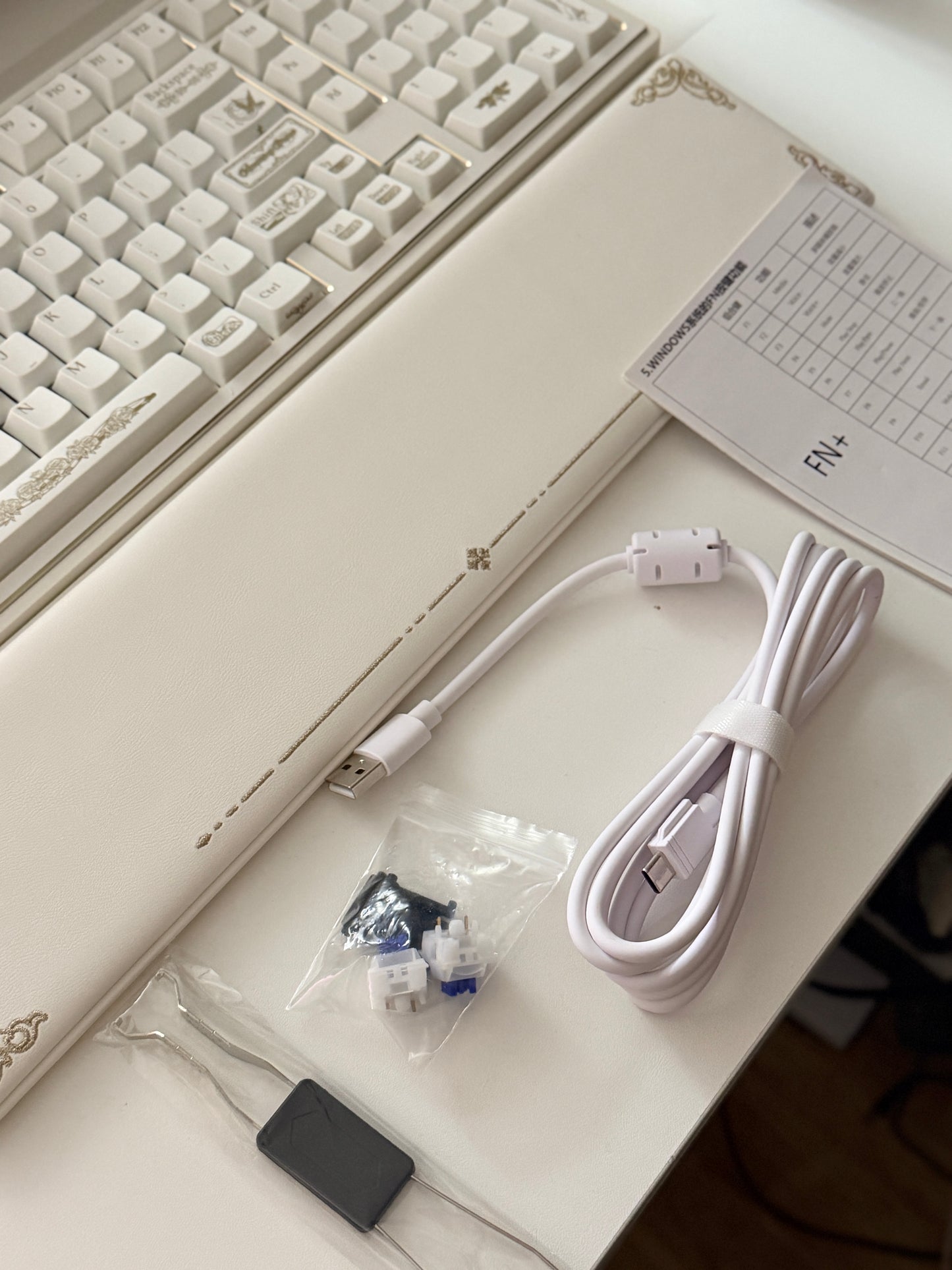 Unboxing Clearance ONLY 1 Instock velocifiretech Bat Knight Live100 Mechanical Keyboard- White Gold With Wristrest