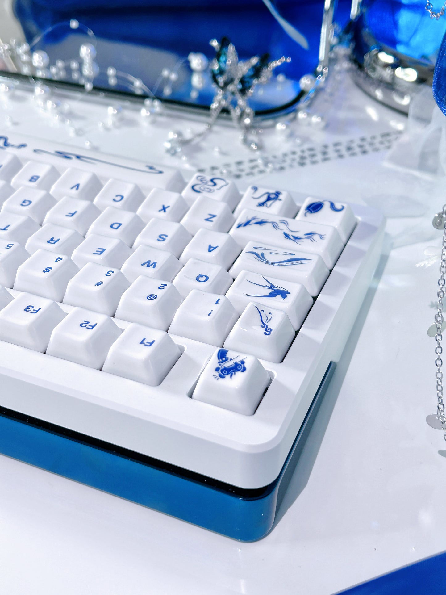 ONLY 1 Instock Prebuilt Aluminum Customized Mechanical Keyboard Buff75 Cold White With Cerakey Year of the snake ceramic Keycaps