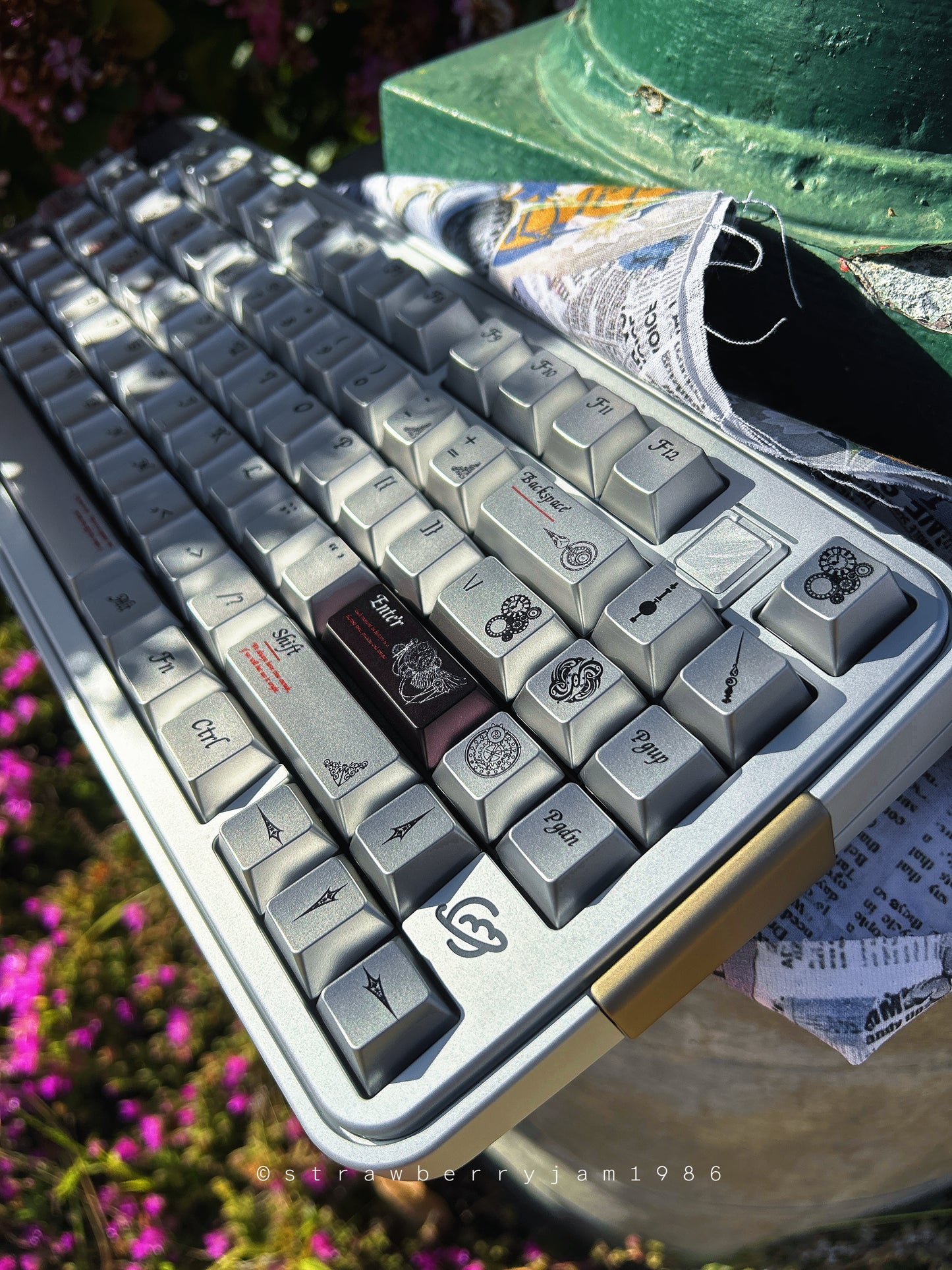 PREORDER Prebuilt Aluminum Customized Mechanical Keyboard Bread75 Silver Keyboard Set