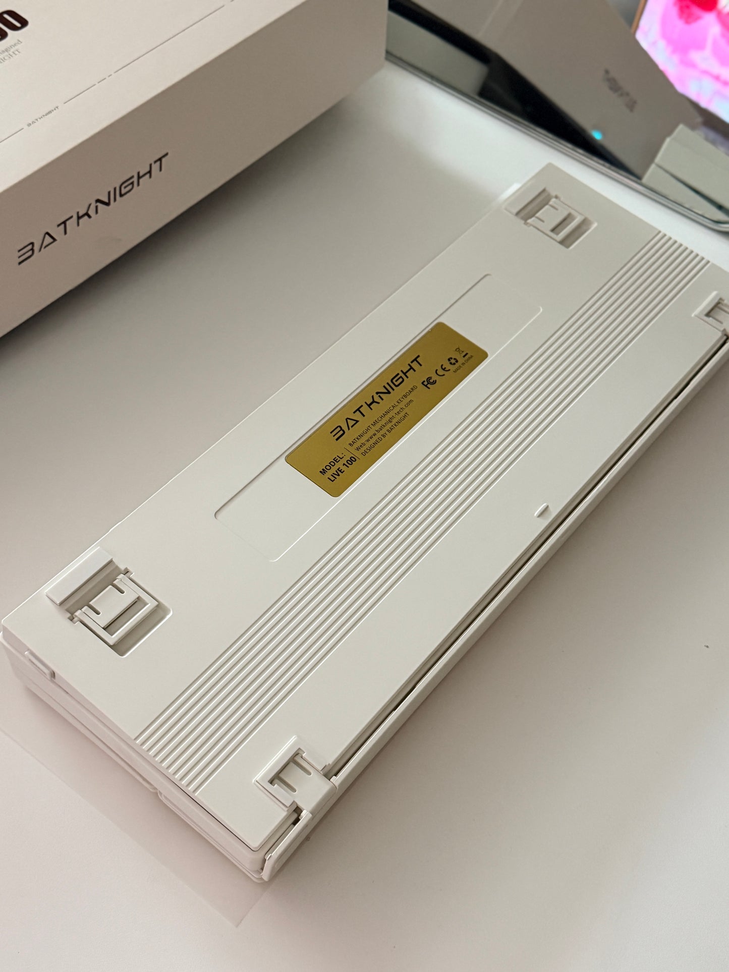 Unboxing Clearance ONLY 1 Instock velocifiretech Bat Knight Live100 Mechanical Keyboard- White Gold With Wristrest