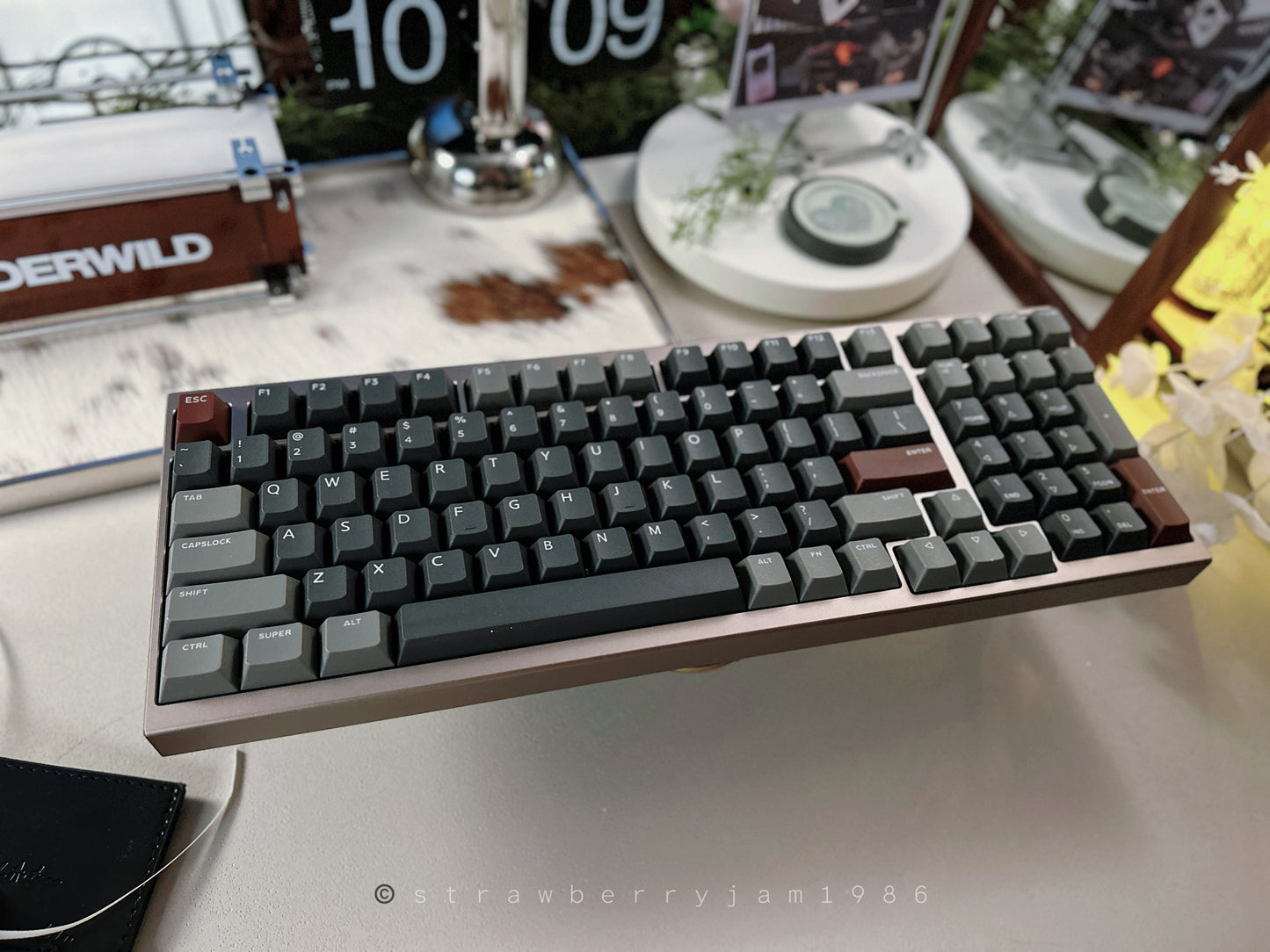 Unboxing Clearance ONLY 1 Instock IQUNIX FOX98 Aluminum Mechanical Keyboard