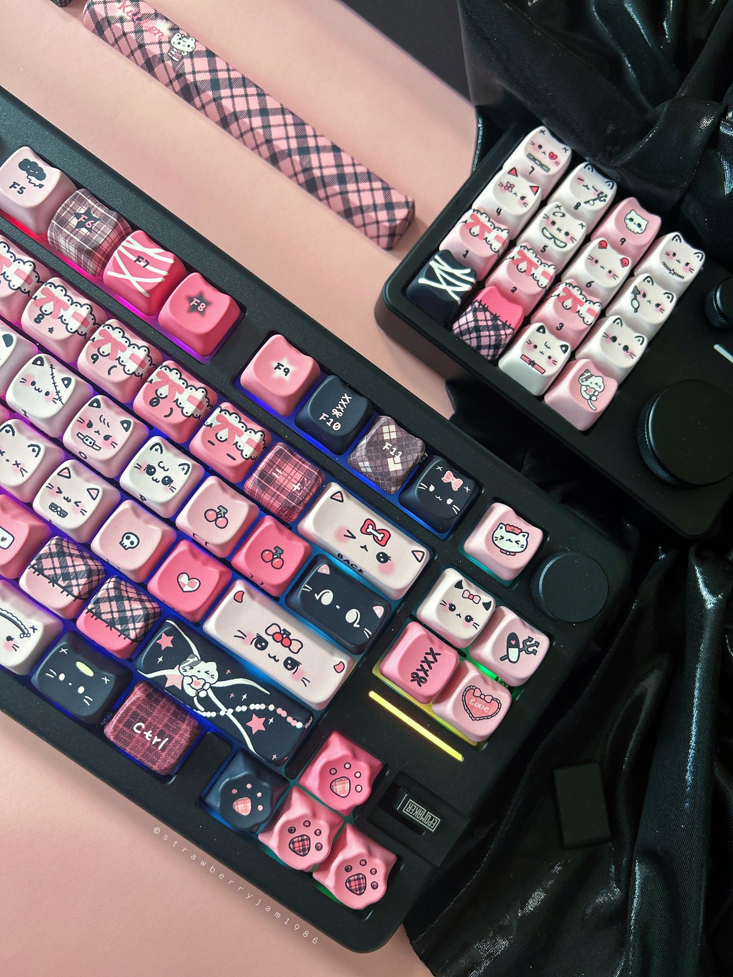 Sample For Sale ONLY 1 Instock EPOMAKER Galaxy70 Wireless Gaming Keyboard ➕ KiiBOOM Cybrix 16 Numpad➕ Cat Keycaps