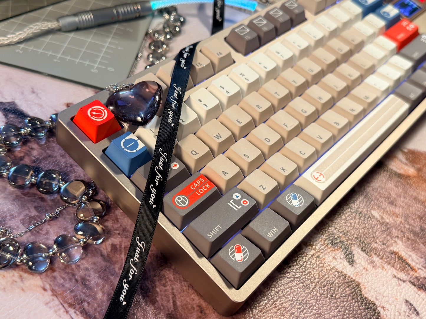 ONLY 1 INSTOCK Prebuilt Aluminum Customized Mechanical Keyboard QK101 Set + KeyTok BCI Keycaps