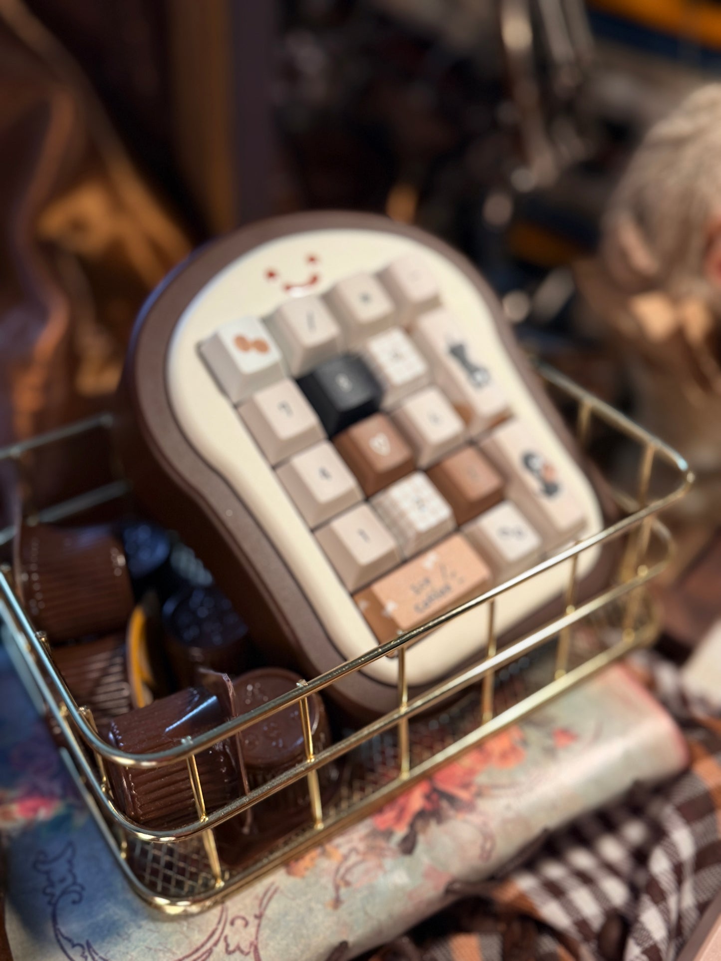 ONLY 1 Instock Prebuilt Aluminum Customized Mechanical Keyboard Corgi Alice Ergonomic Chocolate Set With Wristrest & Bread Pad