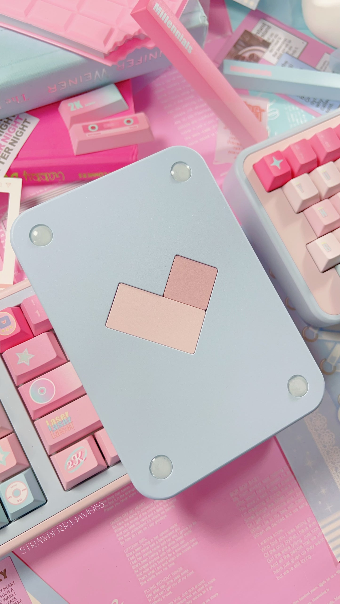 095 Millennial Girl Y2k Style Pink and Blue Keycaps Cherry Profile