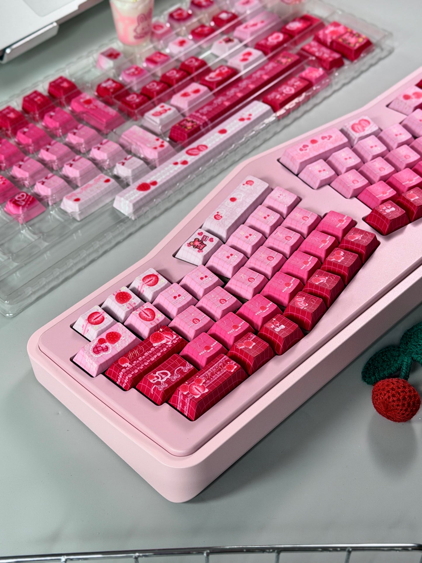 #0270 [Limited Edition] Cute Pink Strawberry Bear Keycap Cherry Profile （Not including keyboard）