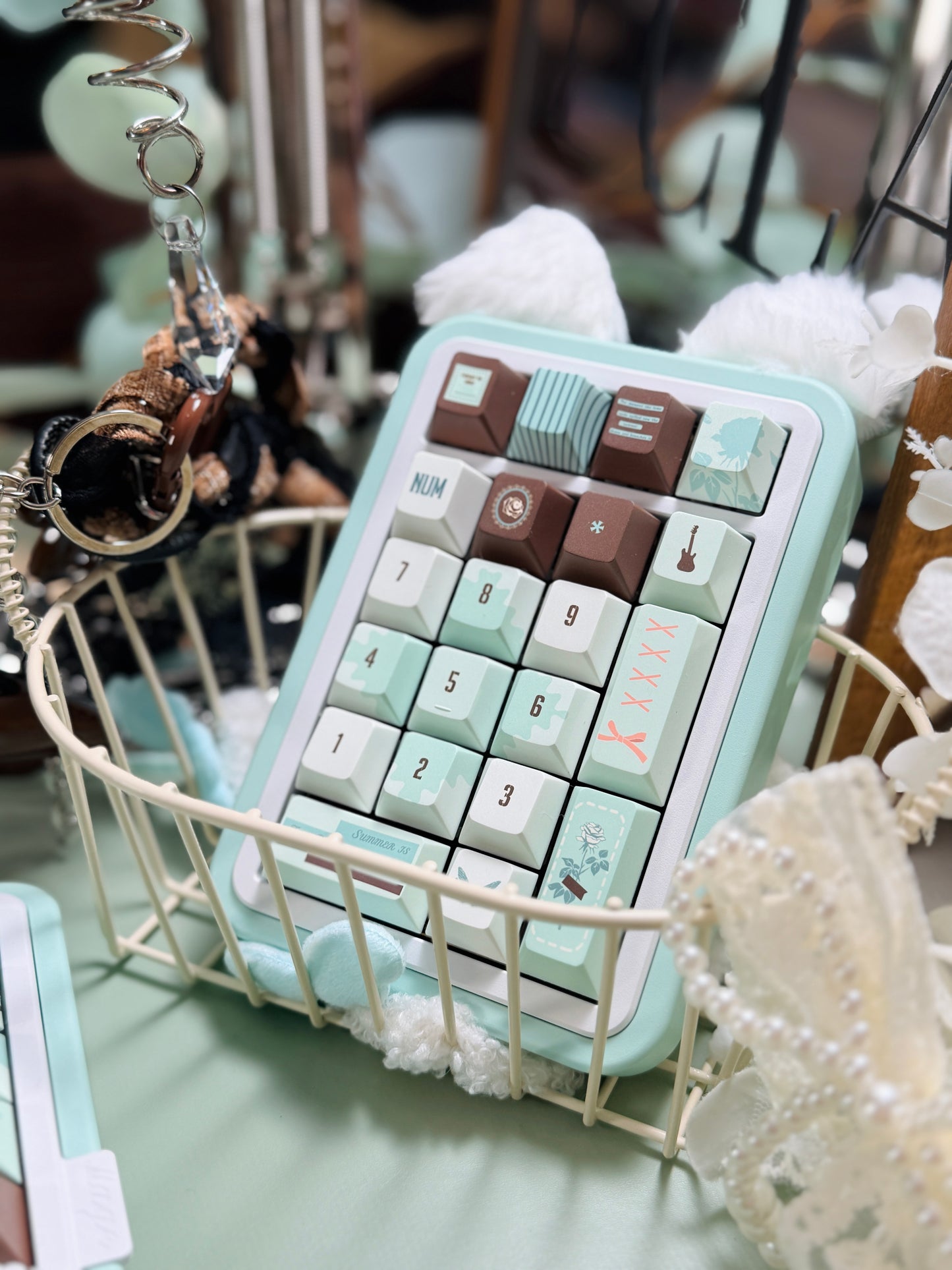 Preorder Prebuilt Aluminum Wireless Custom Mechanical Keyboard Loveletter75 Mint White ➕ Number Pad