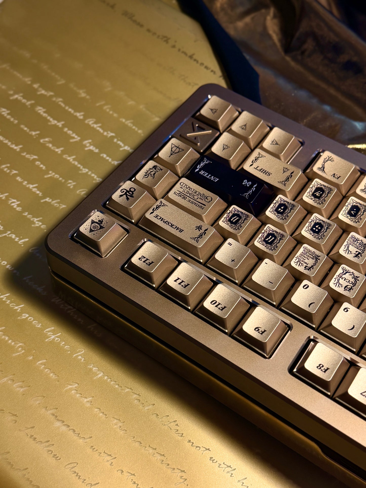 ONLY 1 Instock Prebuilt Aluminum Customized Mechanical Keyboard Buff75 Golden Black + taptempo Fantastic Beasts Medal-Coated Keycaps