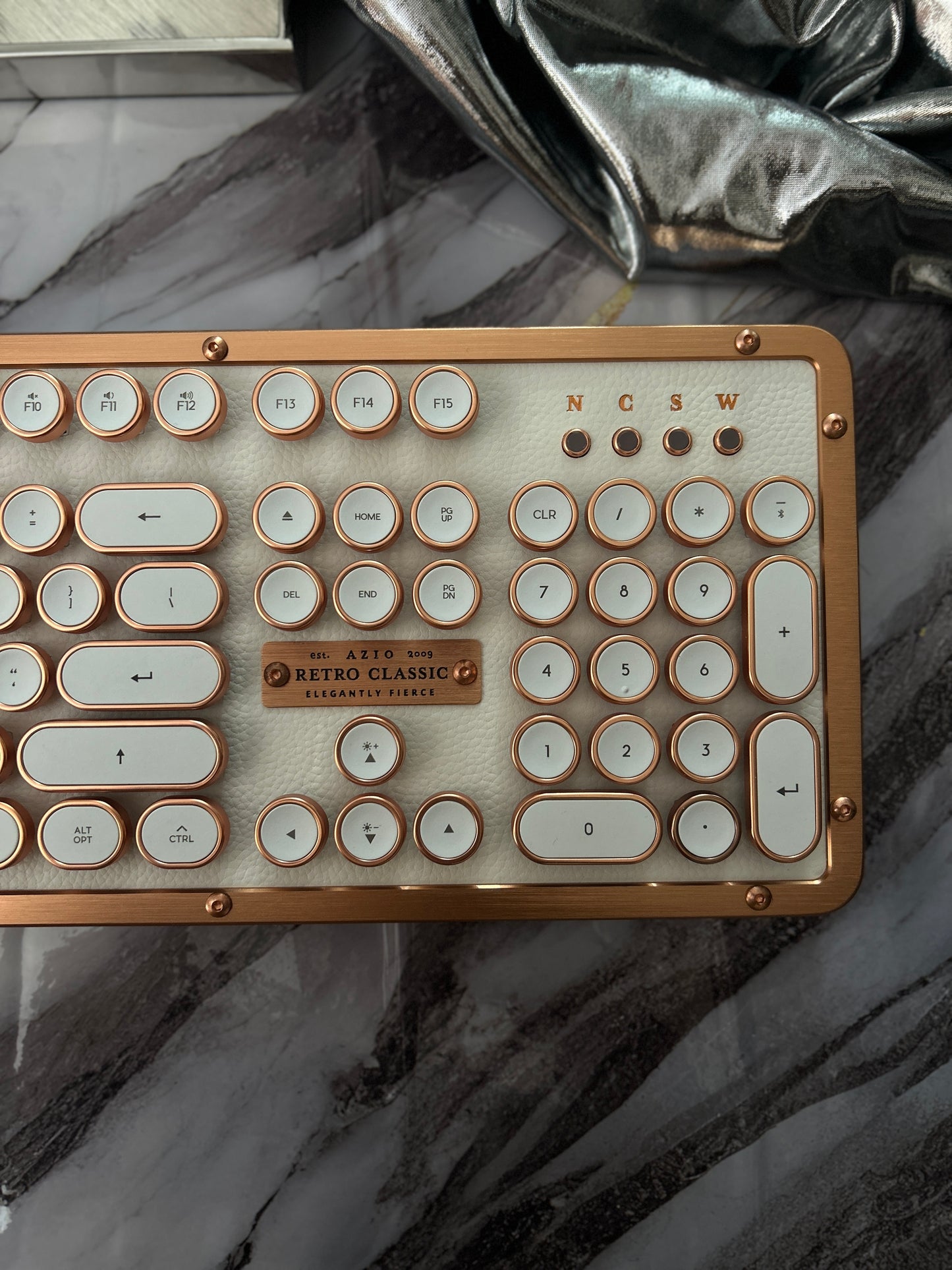 Unboxing For SALEs Azio Retro Classic USB (Posh) - USB Wired Leather Vintage Backlit Mechanical Keyboard for PC/Mac (MK-RETRO-L-02-US)