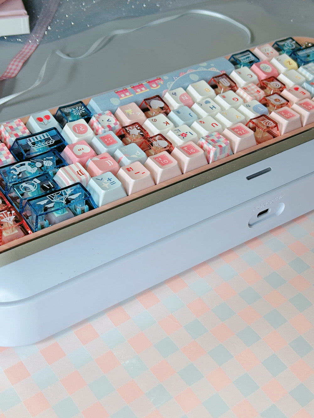 ONLY 1 Instock Prebuilt Aluminum Customized Mechanical Keyboard Targa65 Pink Blue Set（with switch & Keycap）