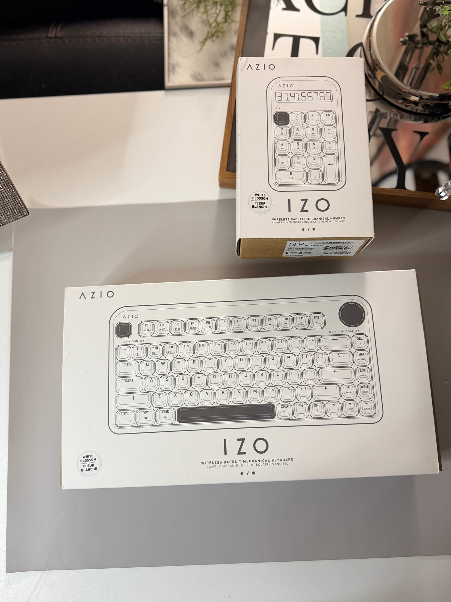 Unboxing For SALEs Azio IZO Wireless BT5/USB PC & Mac Mechanical Keyboard White Blossom & Numpad/Calculator Set
