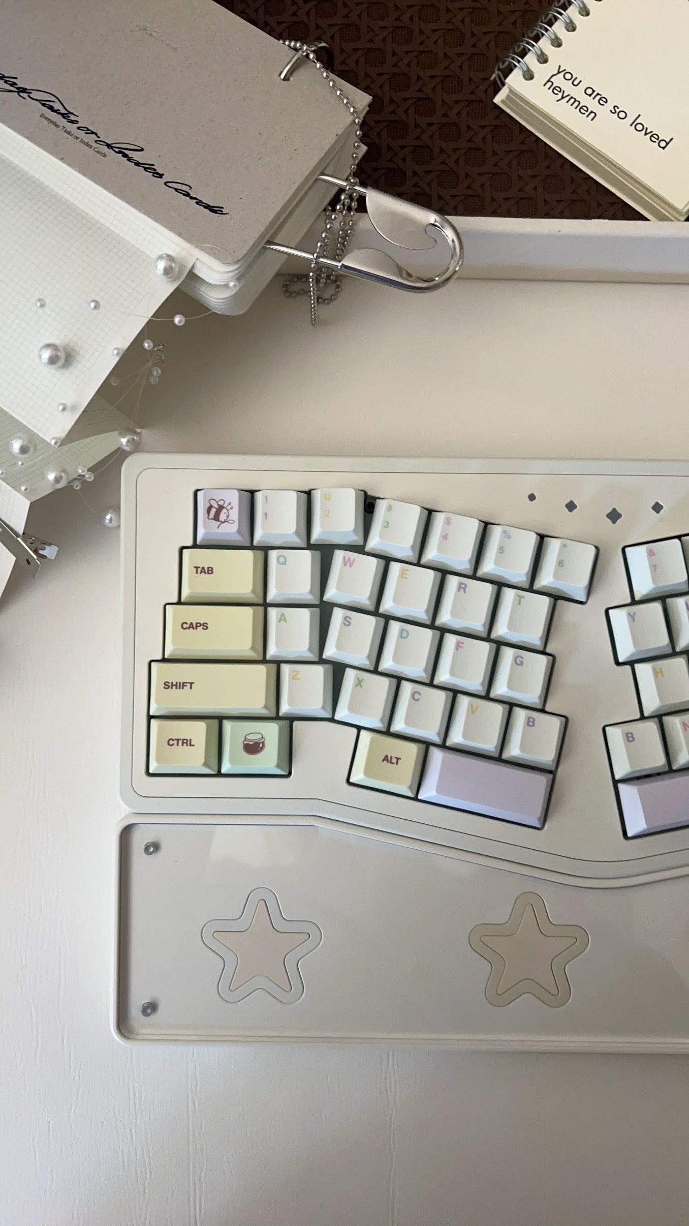 Prebuilt Aluminum Customized Mechanical Keyboard Staralice Ergonomic Cream White Set With Wristrest（not including number pad）