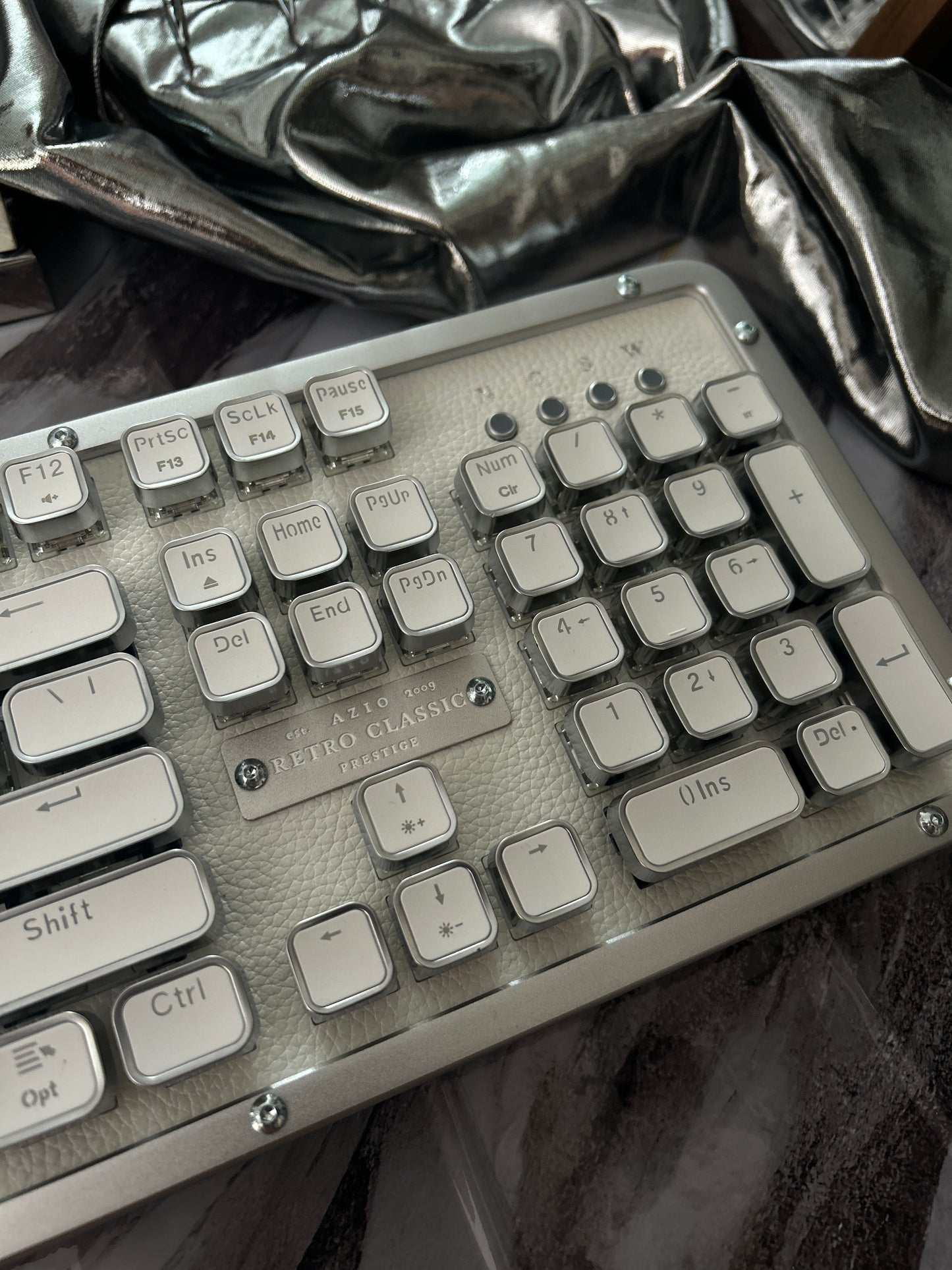 Unboxing For SALEs Azio RC Prestige Mechanical Keyboard, Bluetooth 5.0, Hot-Swappable Switches, PC/Mac