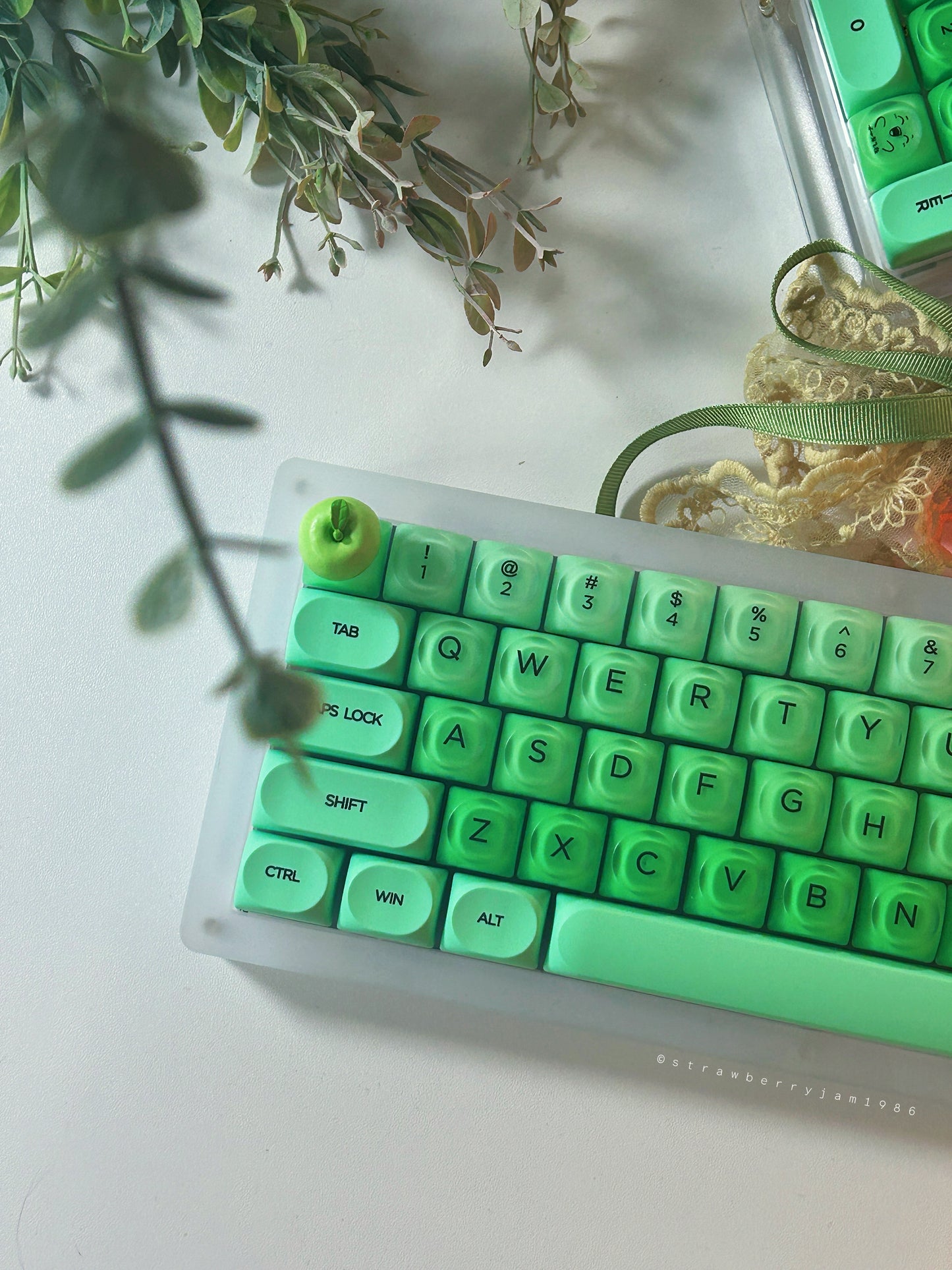 Unboxing Sample For Sales ONLY 1 Instock Prebuilt Frosted Matte Acrylic Customized Mechanical Keyboard FK68 Pro Green Gradient Apple Set（not including the number pad）