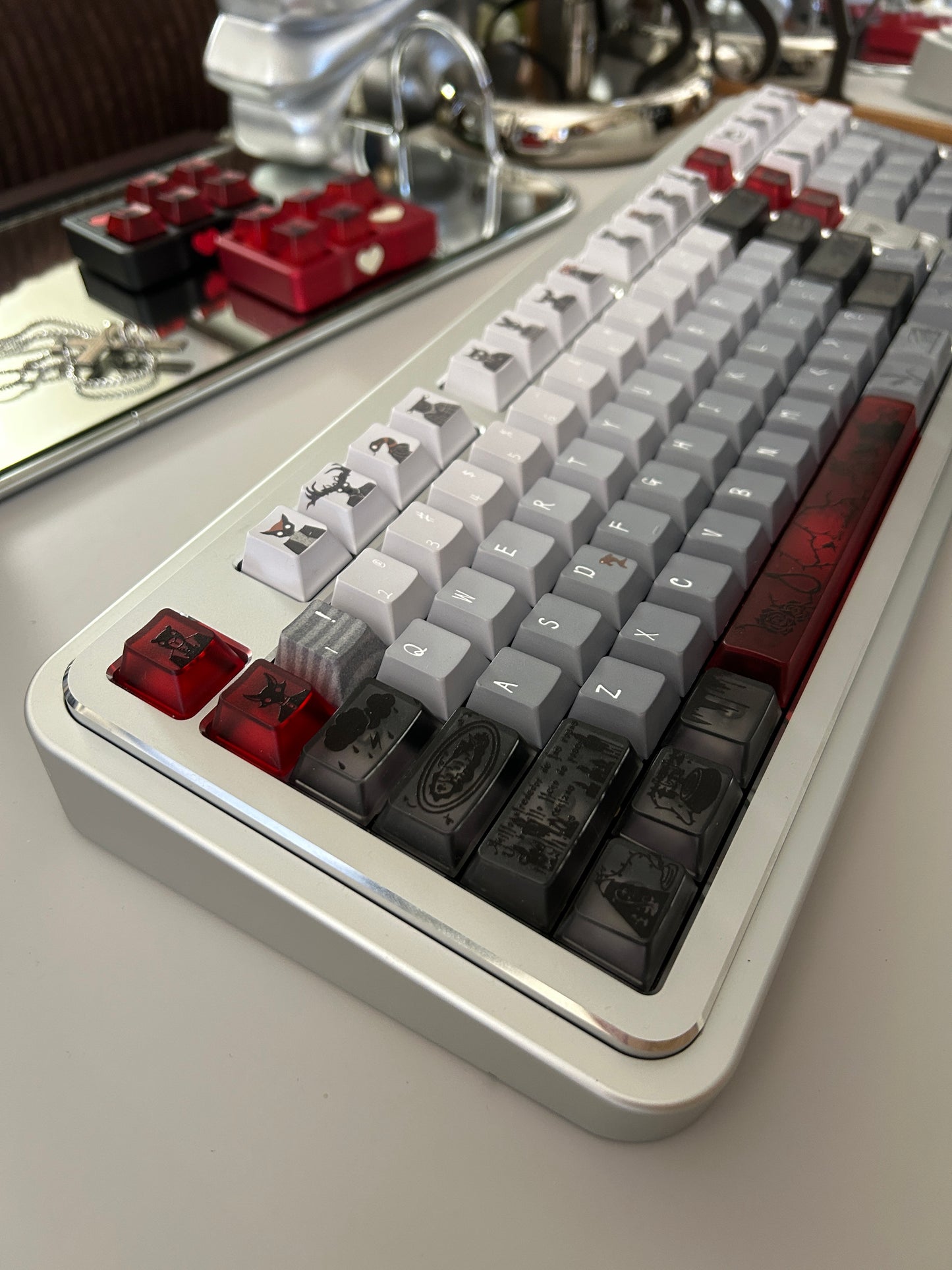 Preorder Prebuilt Aluminum Customized Mechanical Keyboard Rich98 Silver Set（not including the crocodile artisan or hearted decoration tray）