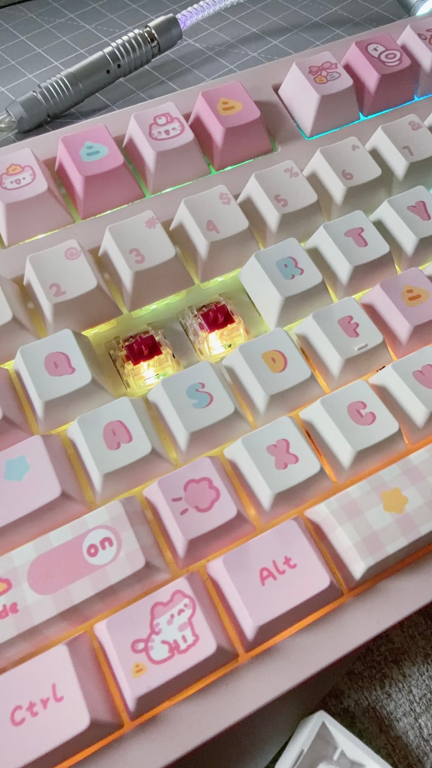 ONLY 1 Instock Prebuilt Aluminum Customized Mechanical Keyboard MK870 Pastle Pink Kitty Cat Set