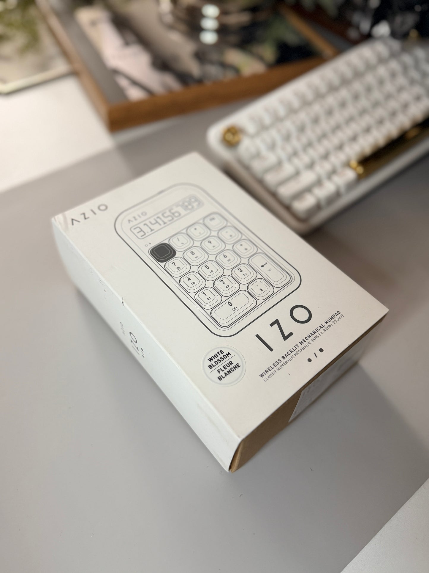 Unboxing For SALEs Azio IZO Wireless BT5/USB PC & Mac Mechanical Keyboard White Blossom & Numpad/Calculator Set
