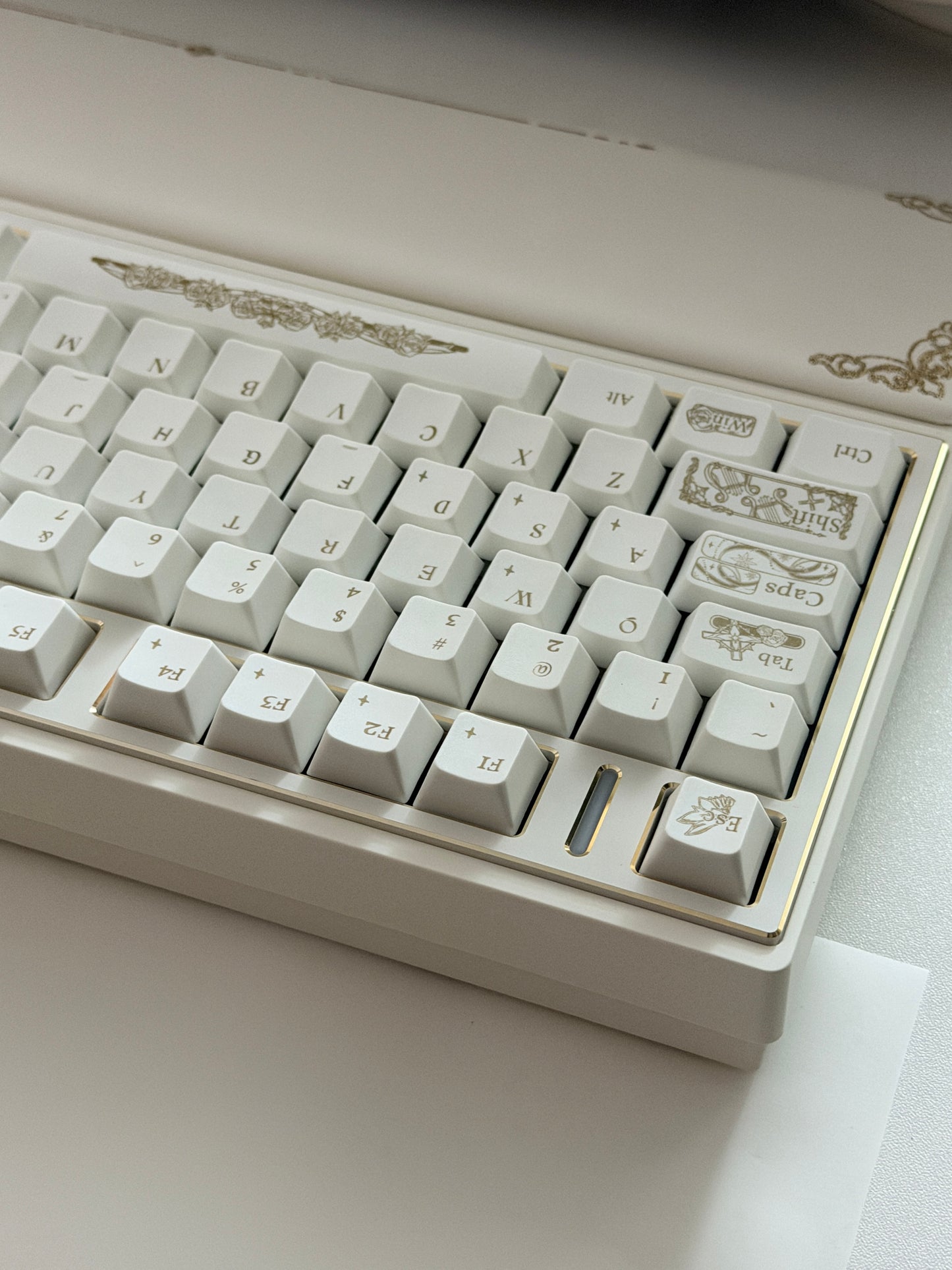 Unboxing Clearance ONLY 1 Instock velocifiretech Bat Knight Live100 Mechanical Keyboard- White Gold With Wristrest