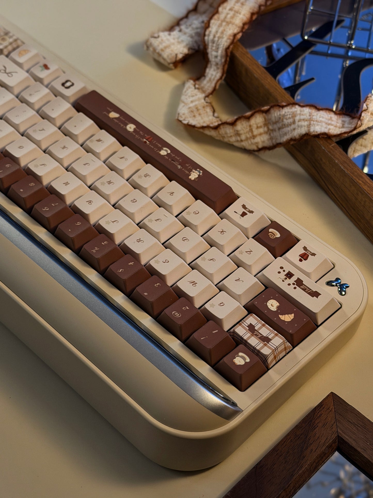 ONLY 1 Instock Prebuilt Targa65 Cream Beige Aluminum Custom Mechanical Keyboard With Coffee Bunny Keycap