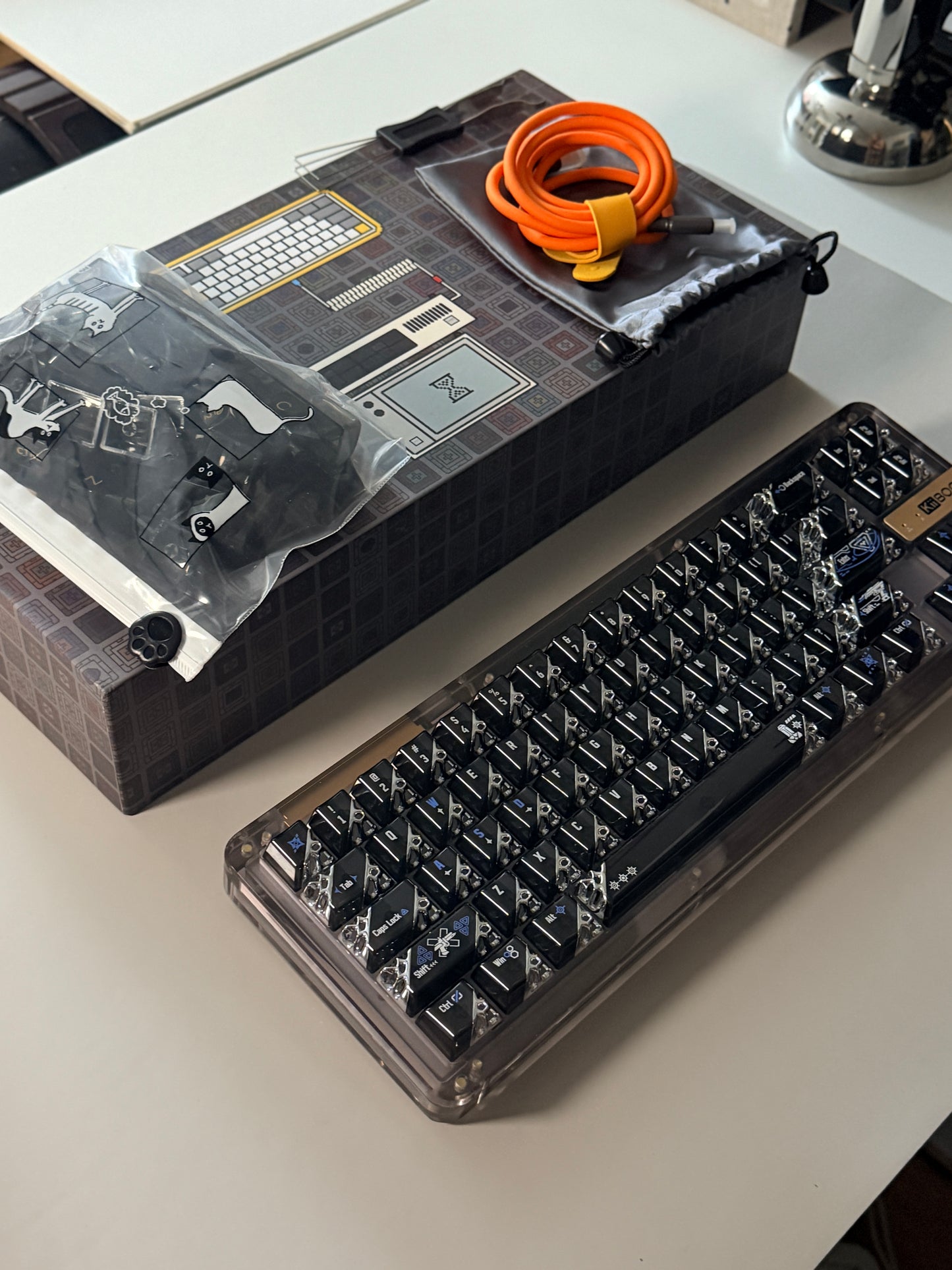 Unboxing Clearance ONLY 1 KiiBOOM Phantom 68 Black Crystal Gasket-Mounted Mechanical Keyboard & QUANTUM HONEYCOMB KEYCAPS