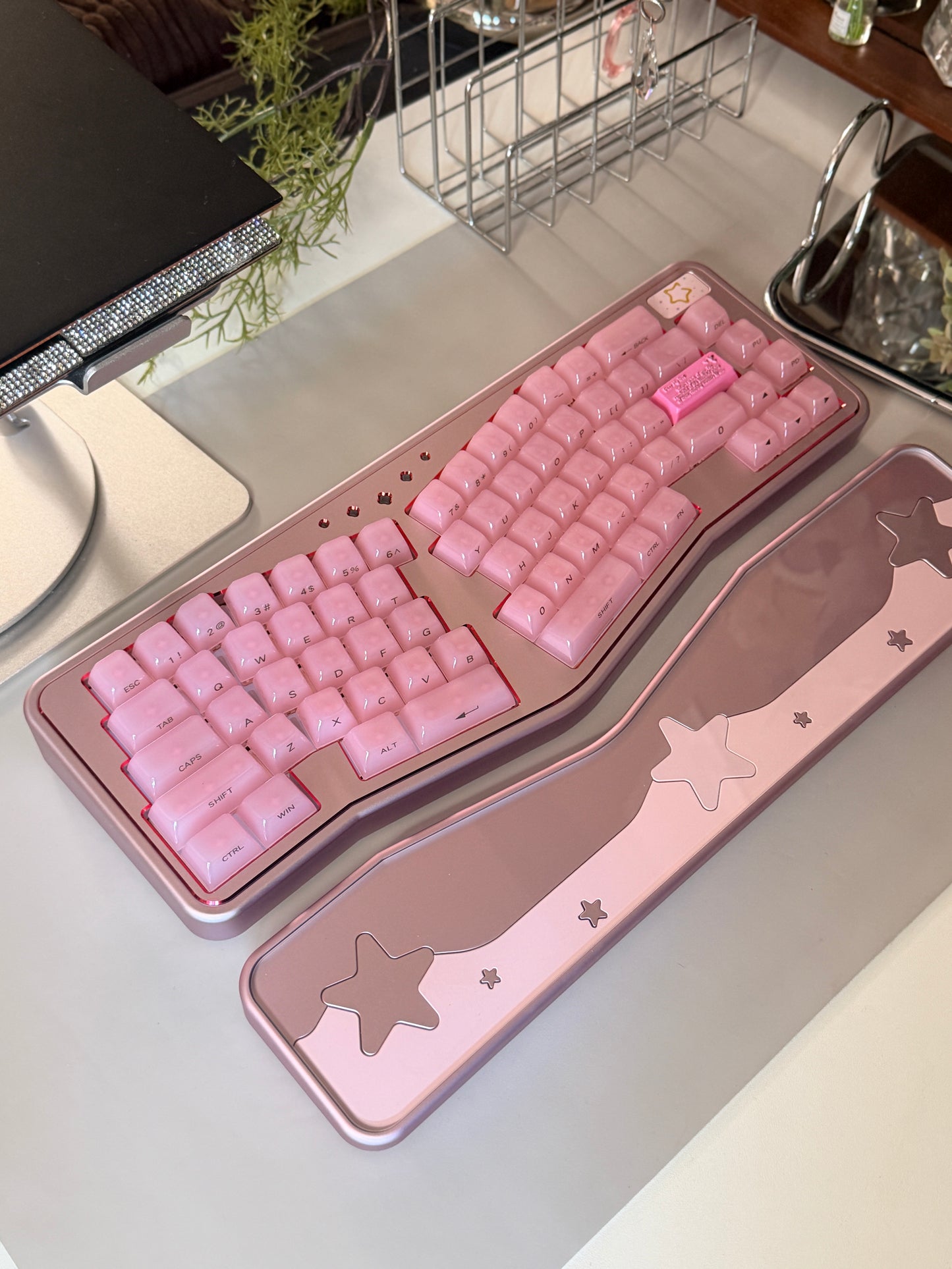 ONLY 1 Instock Prebuilt Aluminum Custom Mechanical Keyboard Staralice Ergonomic Anodized Pink Set including Wristrest Keycaps & switches