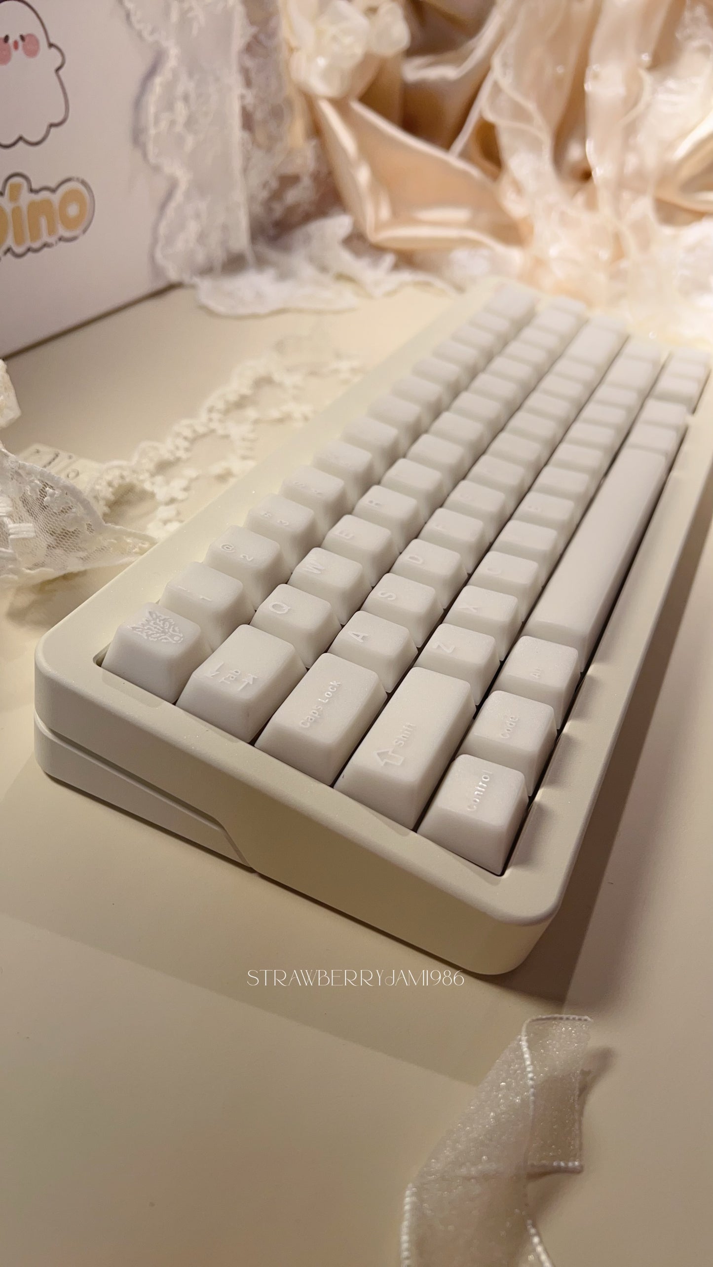 081 Vanilla Frosted Ice Cream Texture Semi-transparent 114-key Milky White Minimalist Keycap