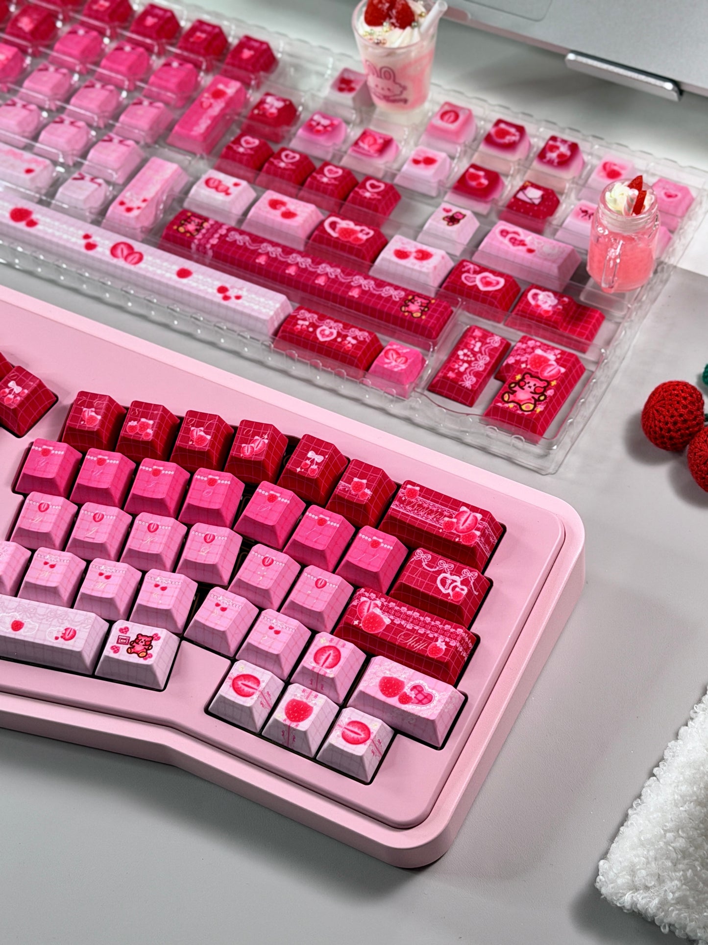 #0270 [Limited Edition] Cute Pink Strawberry Bear Keycap Cherry Profile （Not including keyboard）