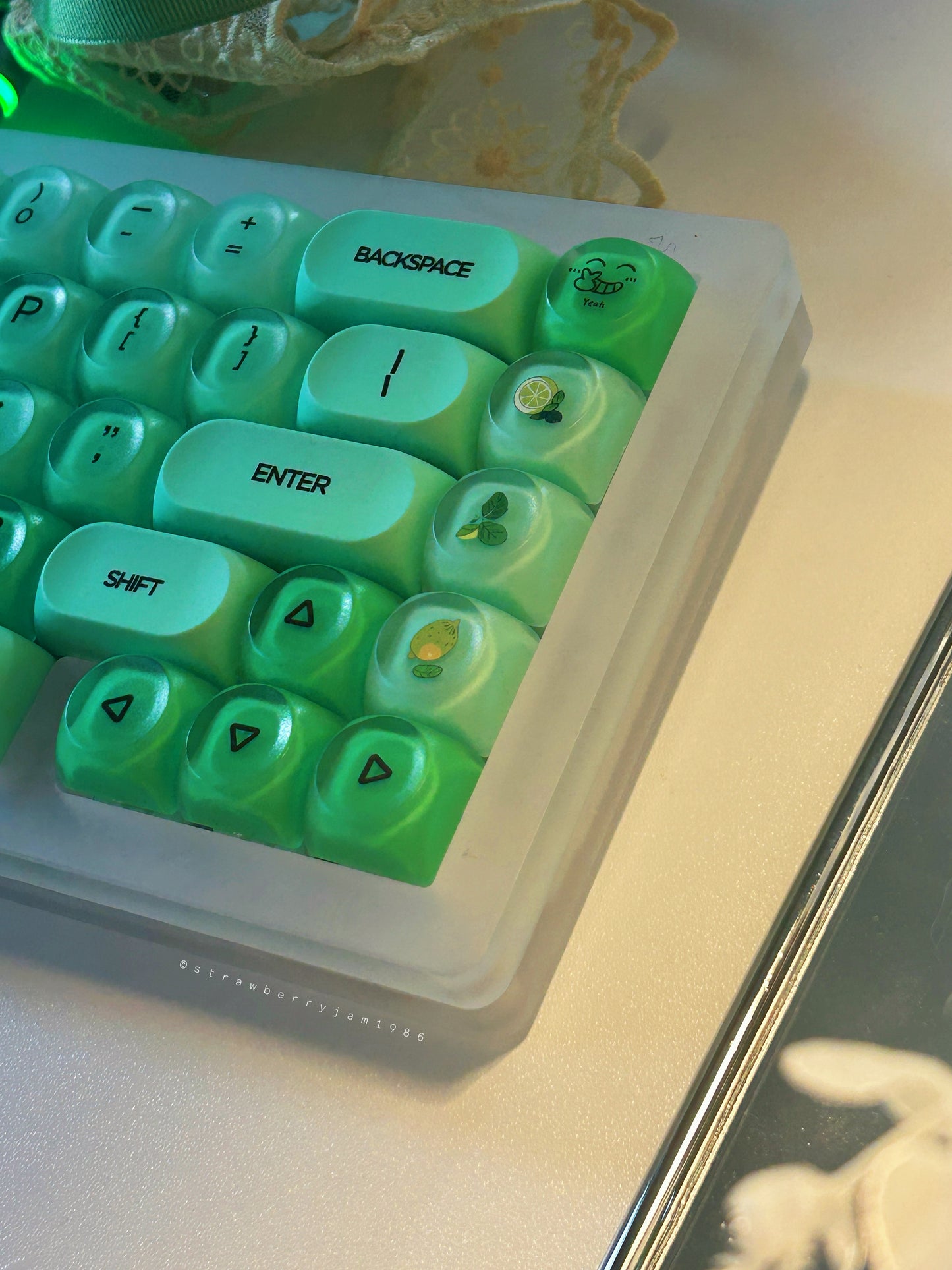 Unboxing Sample For Sales ONLY 1 Instock Prebuilt Frosted Matte Acrylic Customized Mechanical Keyboard FK68 Pro Green Gradient Apple Set（not including the number pad）