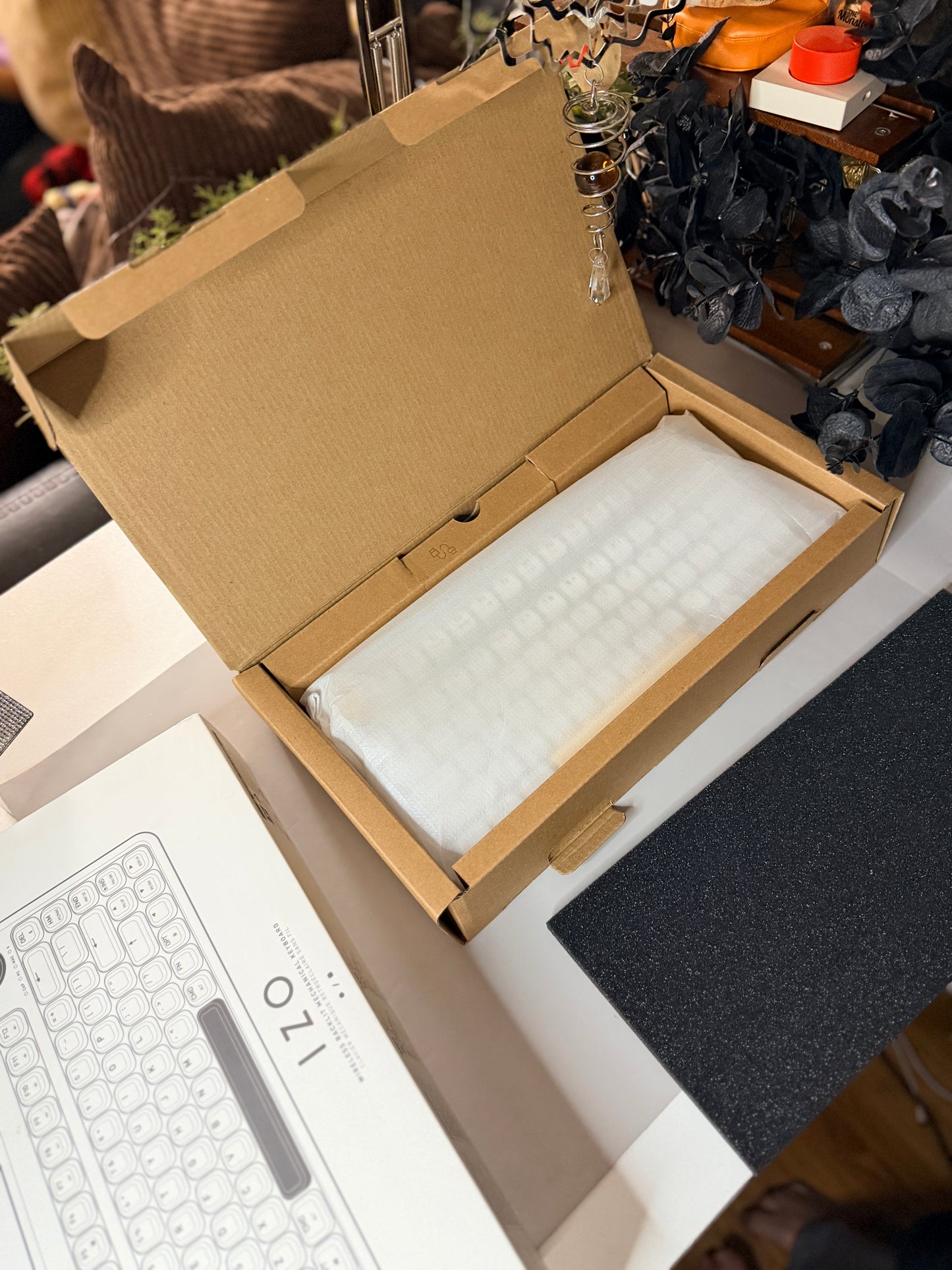 Unboxing For SALEs Azio IZO Wireless BT5/USB PC & Mac Mechanical Keyboard White Blossom & Numpad/Calculator Set