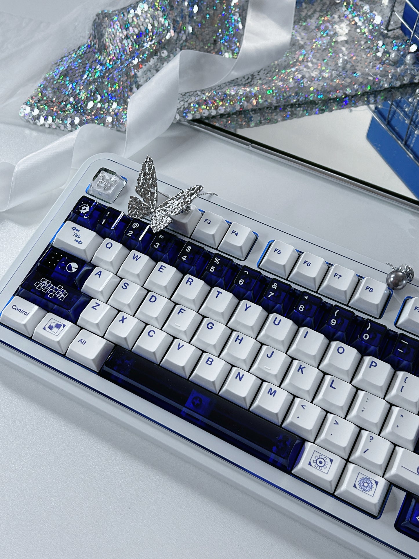 ONLY 1 Instock Prebuilt Aluminum Customized Mechanical Keyboard Rich98 Cold White Silver_Blue Highlighter Set（not including butterfly and pearl decoration）