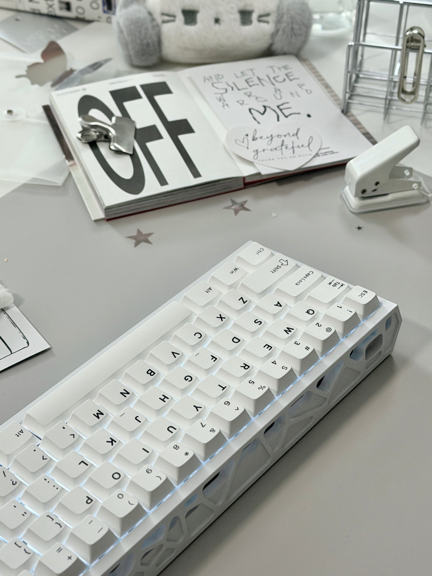 ONLY 1 Unboxing Clearance H60 Aluminum Hollow Magnetic Switch wireless RGB 8K Keyboard – White