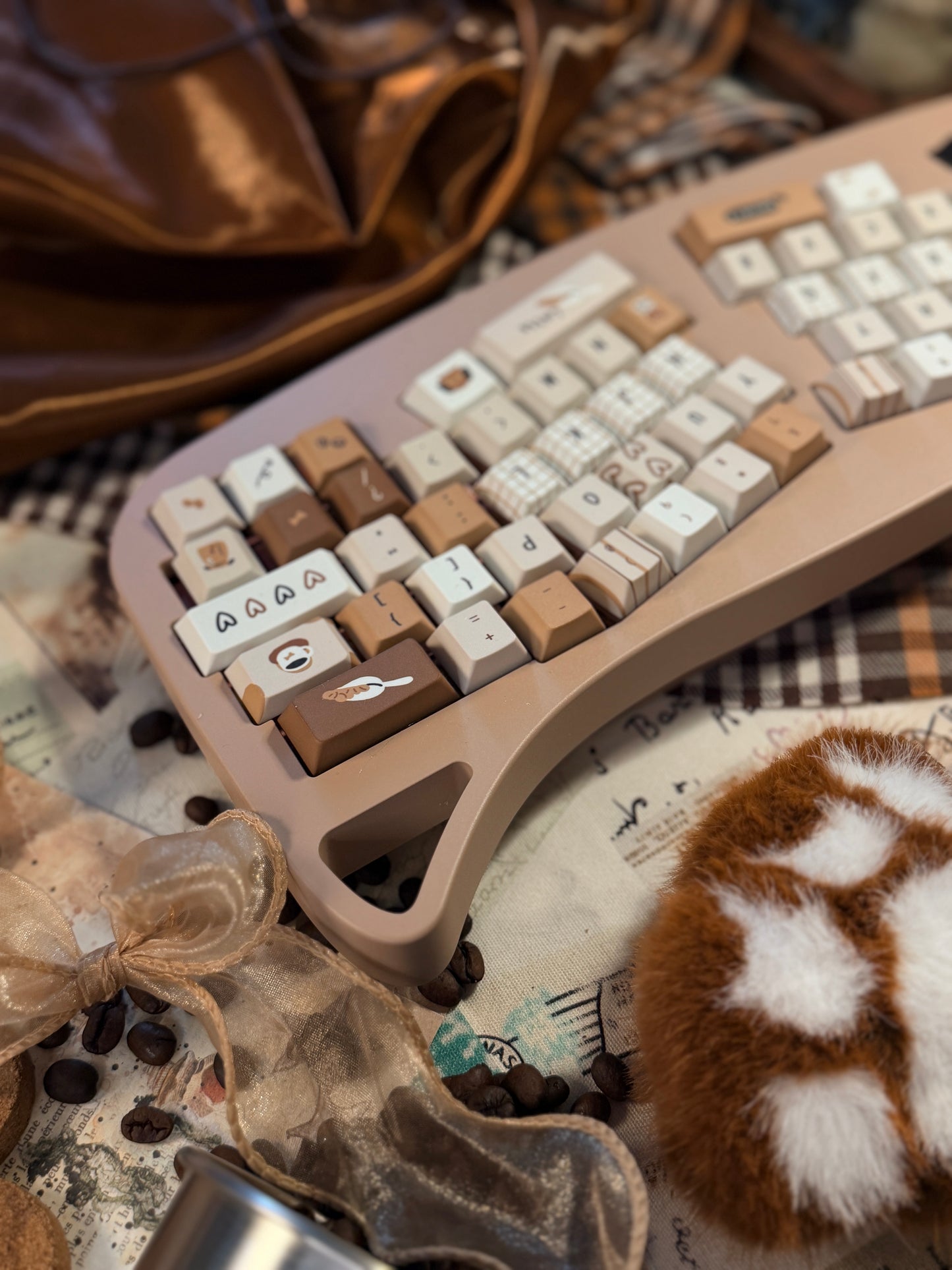 ONLY 1 Instock Prebuilt Aluminum Customized Mechanical Keyboard Corgi Alice Ergonomic Chocolate Set With Wristrest & Bread Pad