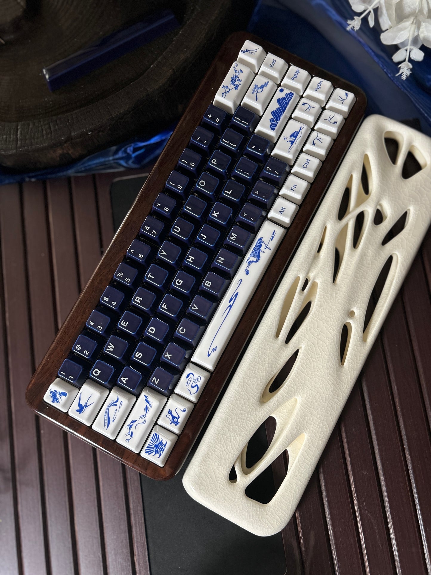 PREORDER Prebuilt Ebony Wood Keyboard Customized Mechanical Keyboard With Wood Wristrest and Snake Ceramic Keycap Set（not including the ceramic Wristrest）