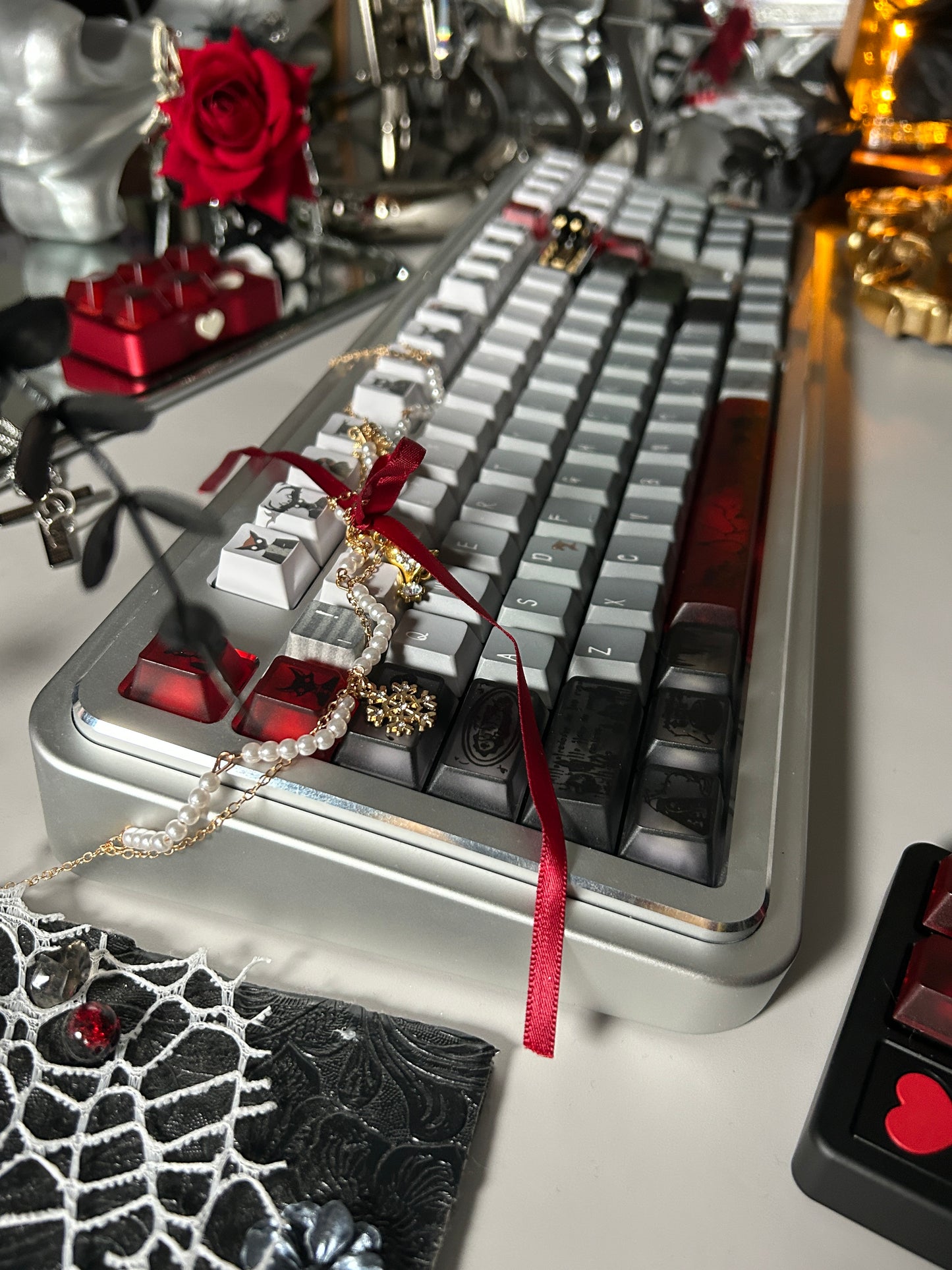 Preorder Prebuilt Aluminum Customized Mechanical Keyboard Rich98 Silver Set（not including the crocodile artisan or hearted decoration tray）