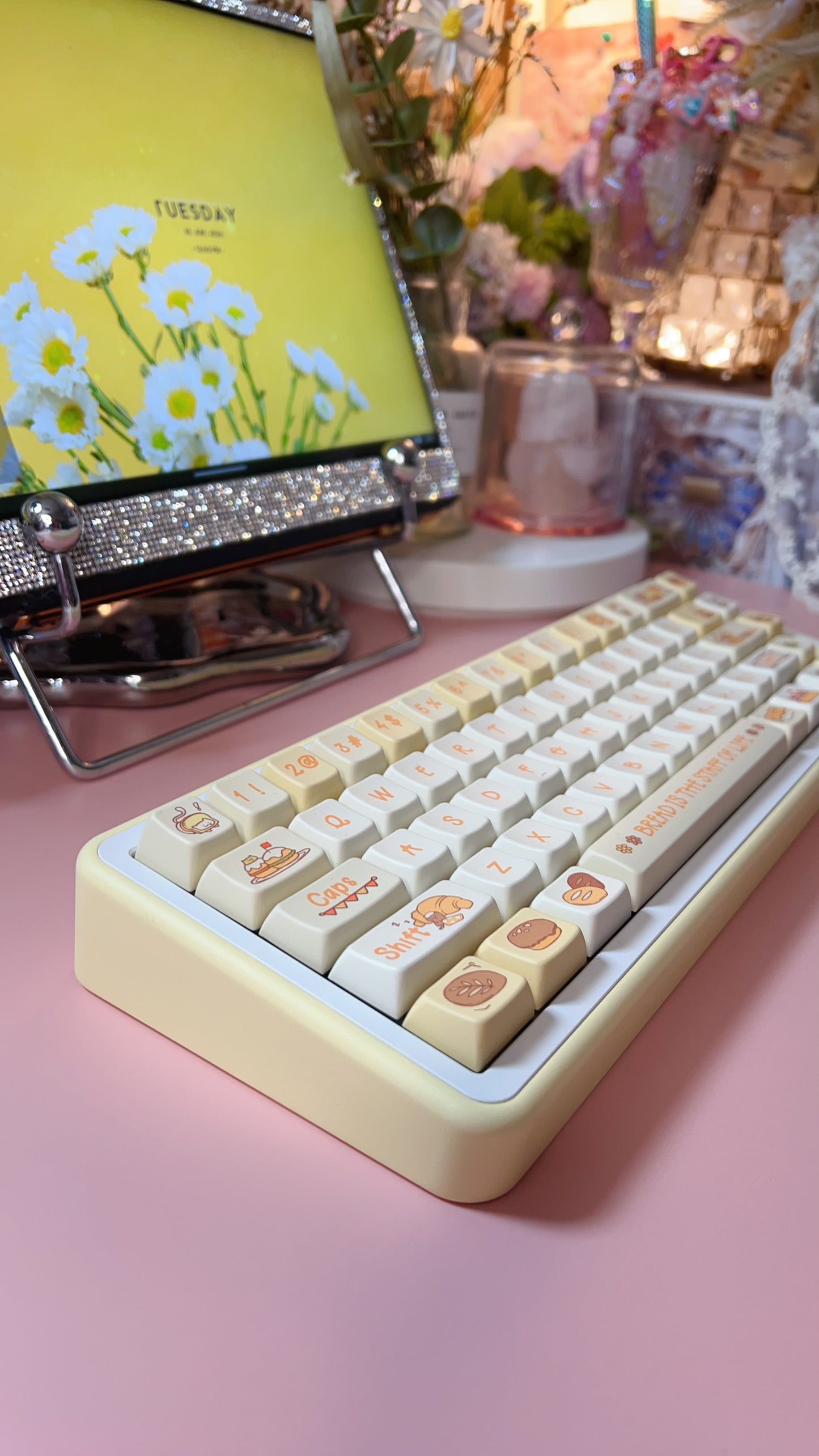 【Only 1 In-stock】Prebuilt Pastel Creamy Yellow Rose65 Aluminum Customized Mechanical Keyboard