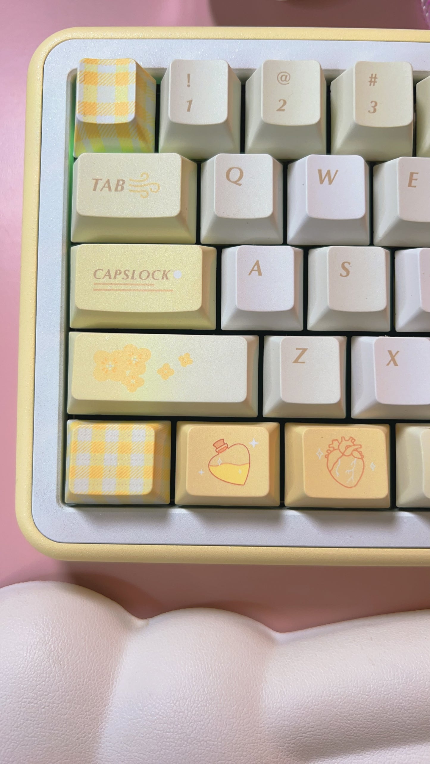 Prebuild Pastel Yellow Rose65 Aluminum Customized Mechanical Keyboard