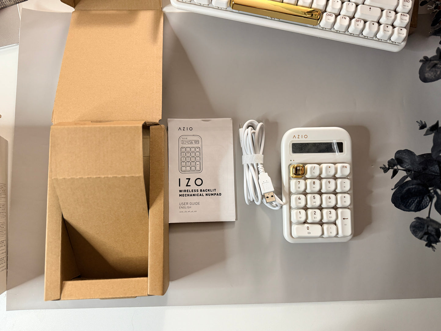 Unboxing For SALEs Azio IZO Wireless BT5/USB PC & Mac Mechanical Keyboard White Blossom & Numpad/Calculator Set