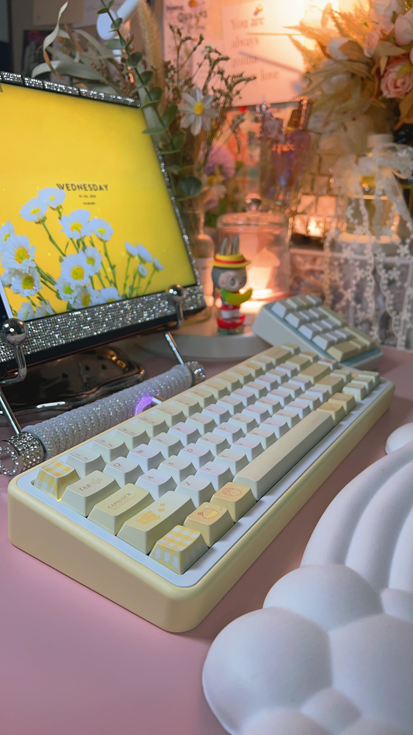 Prebuild Pastel Yellow Rose65 Aluminum Customized Mechanical Keyboard