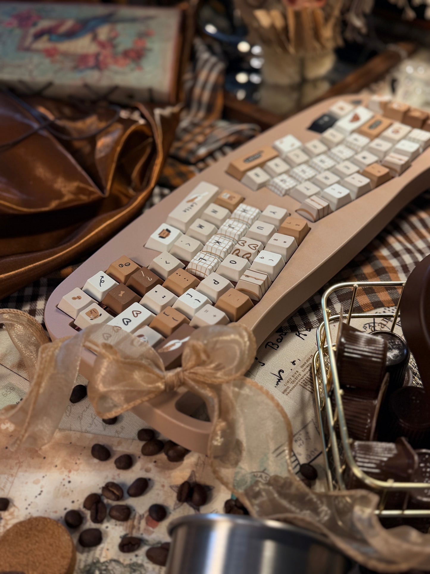 ONLY 1 Instock Prebuilt Aluminum Customized Mechanical Keyboard Corgi Alice Ergonomic Chocolate Set With Wristrest & Bread Pad