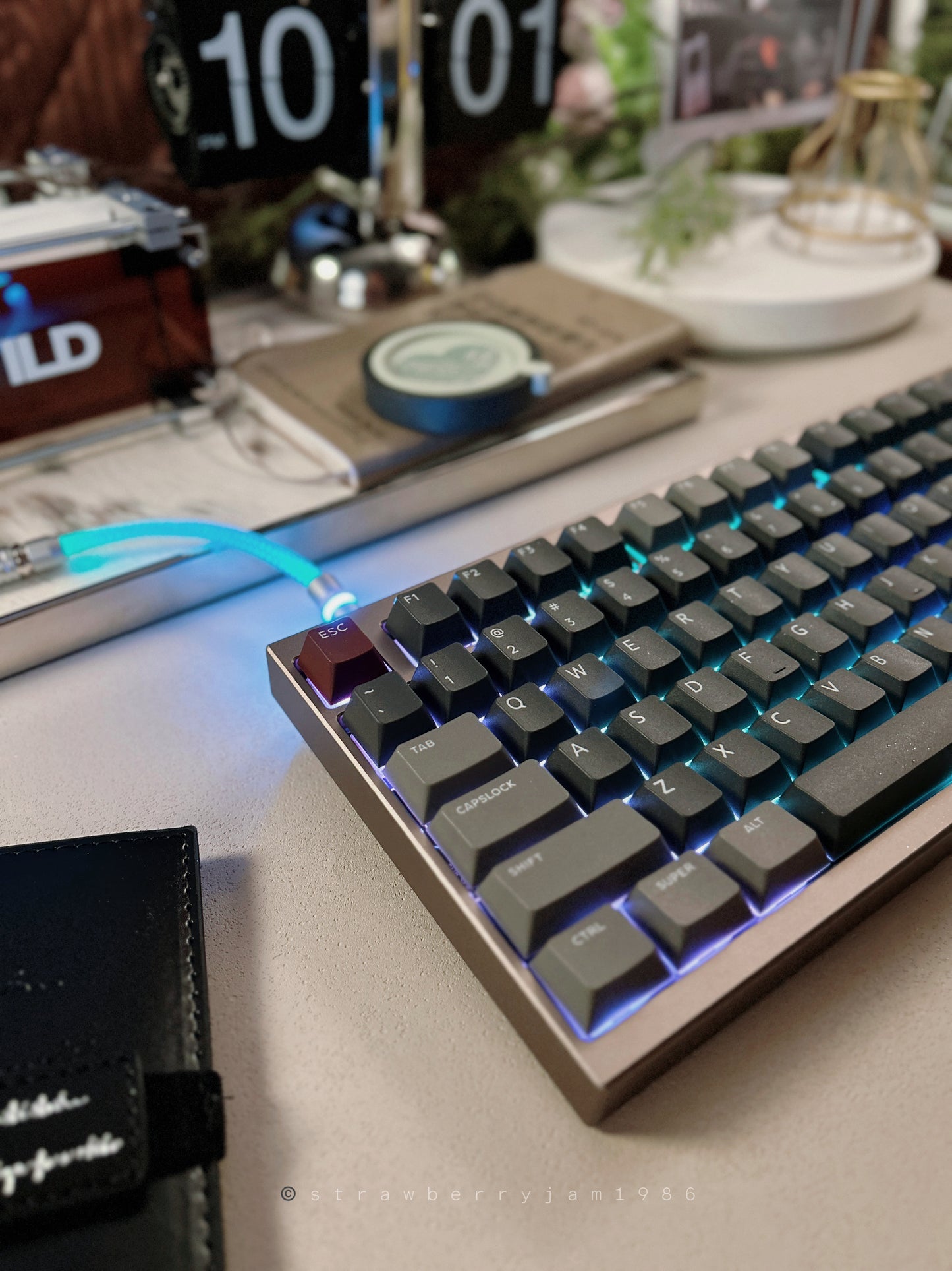 Unboxing Clearance ONLY 1 Instock IQUNIX FOX98 Aluminum Mechanical Keyboard