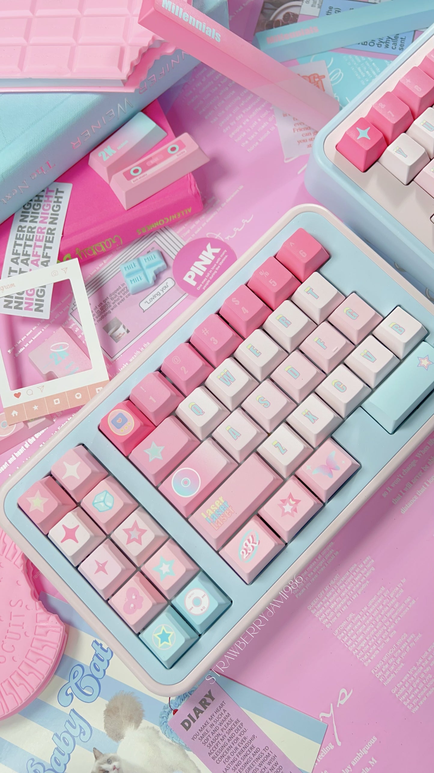 095 Millennial Girl Y2k Style Pink and Blue Keycaps Cherry Profile