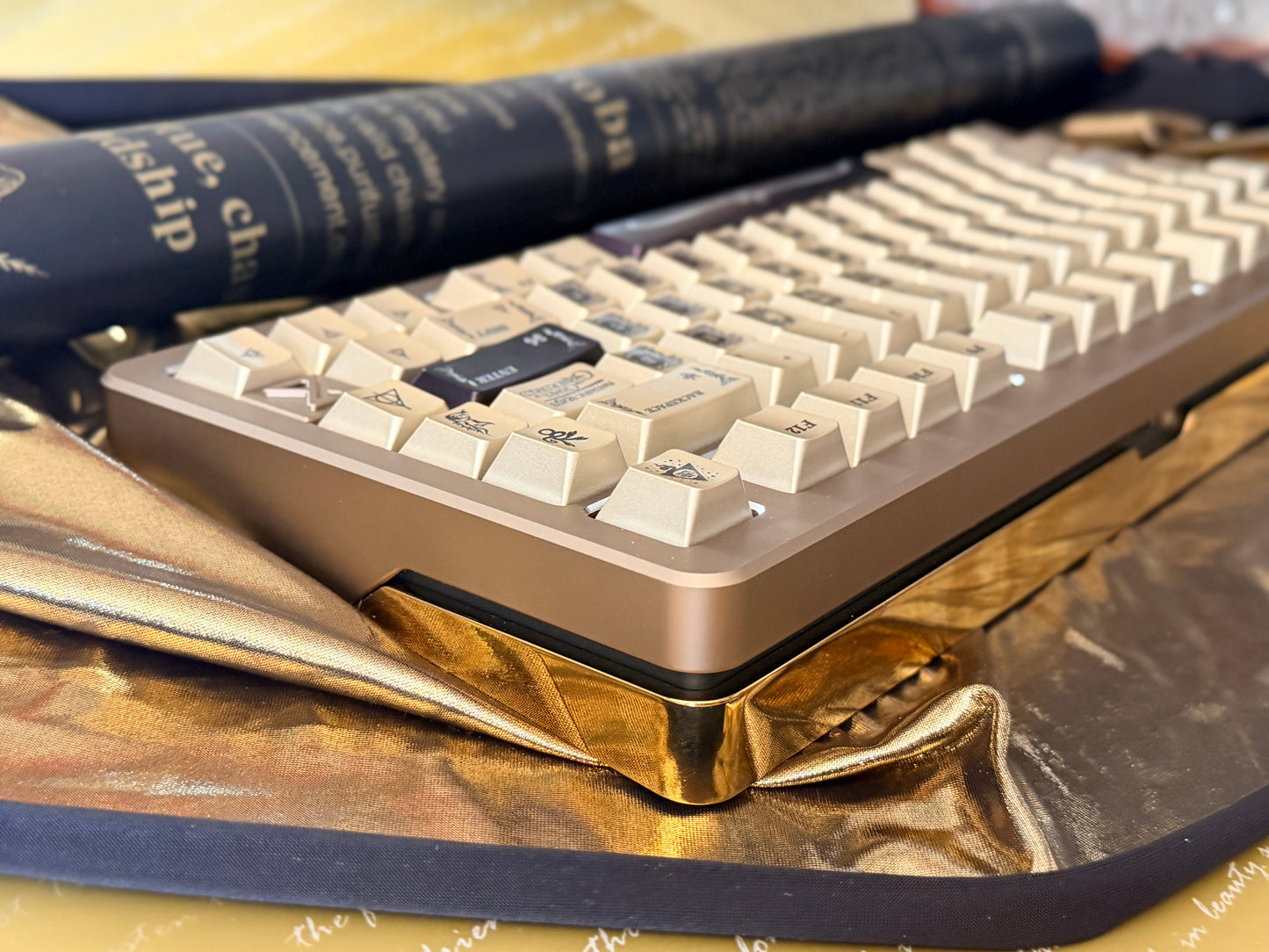 ONLY 1 Instock Prebuilt Aluminum Customized Mechanical Keyboard Buff75 Golden Black + taptempo Fantastic Beasts Medal-Coated Keycaps