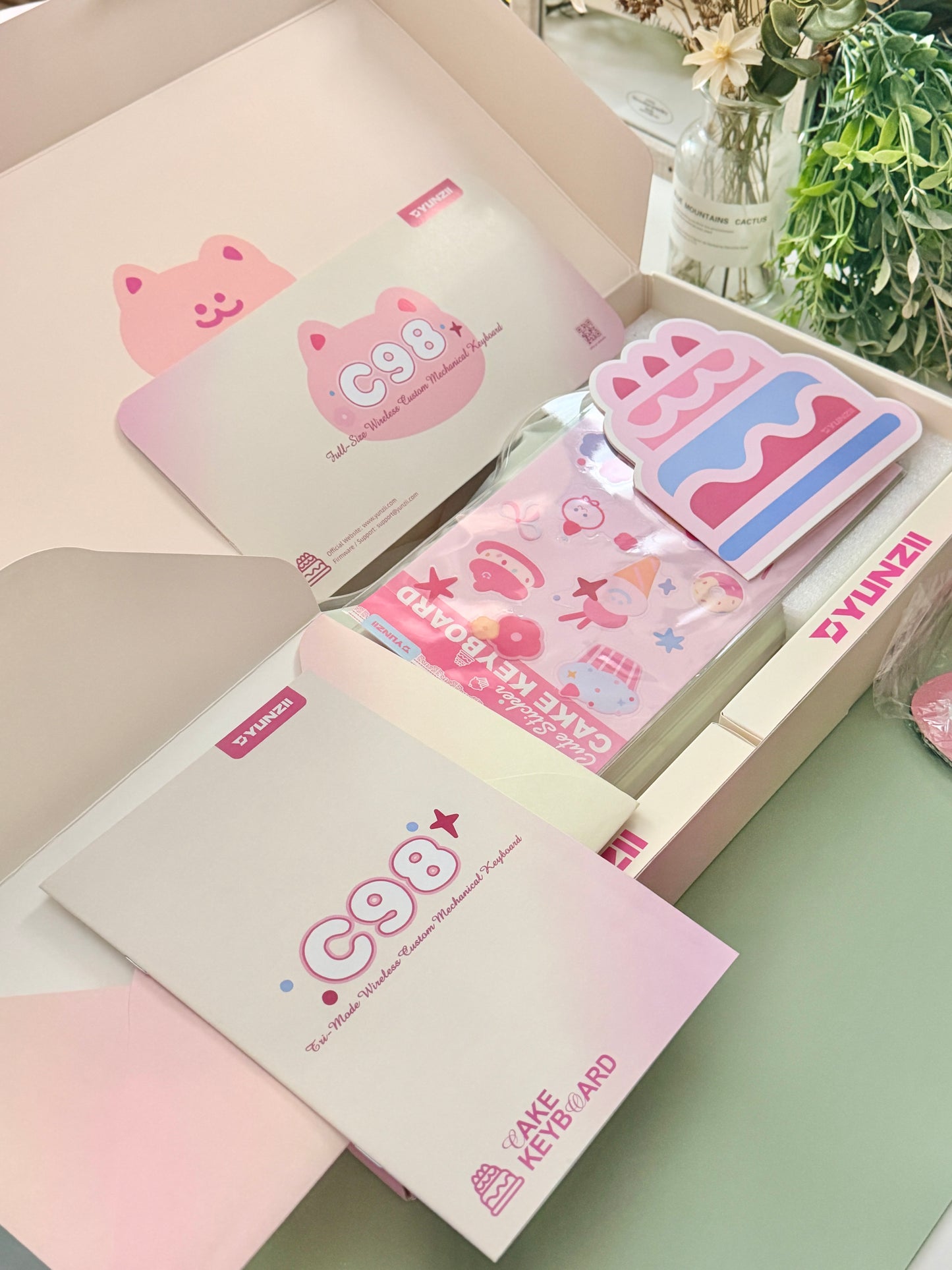 Unboxing Clearance ONLY 1 YUNZII C98 MAO Cake Kitten Wireless Mechanical Keyboard （preorder Green）
