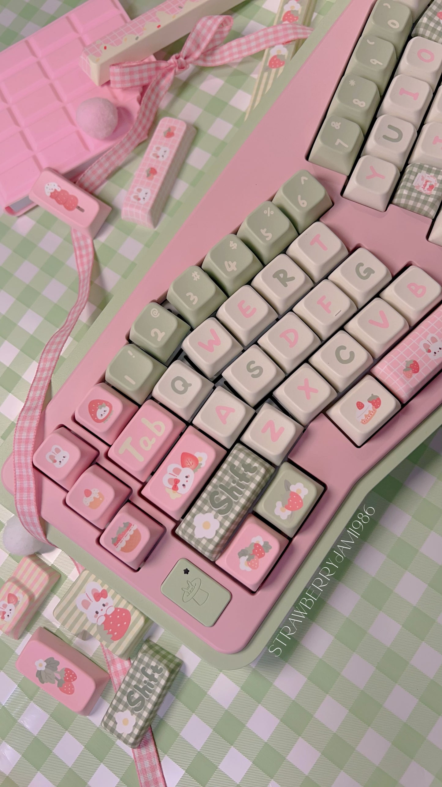 098 Pink Green Picnic Plaid Strawberry Milk Rabbit Keycap Cherry/MDA Profile 158-keys