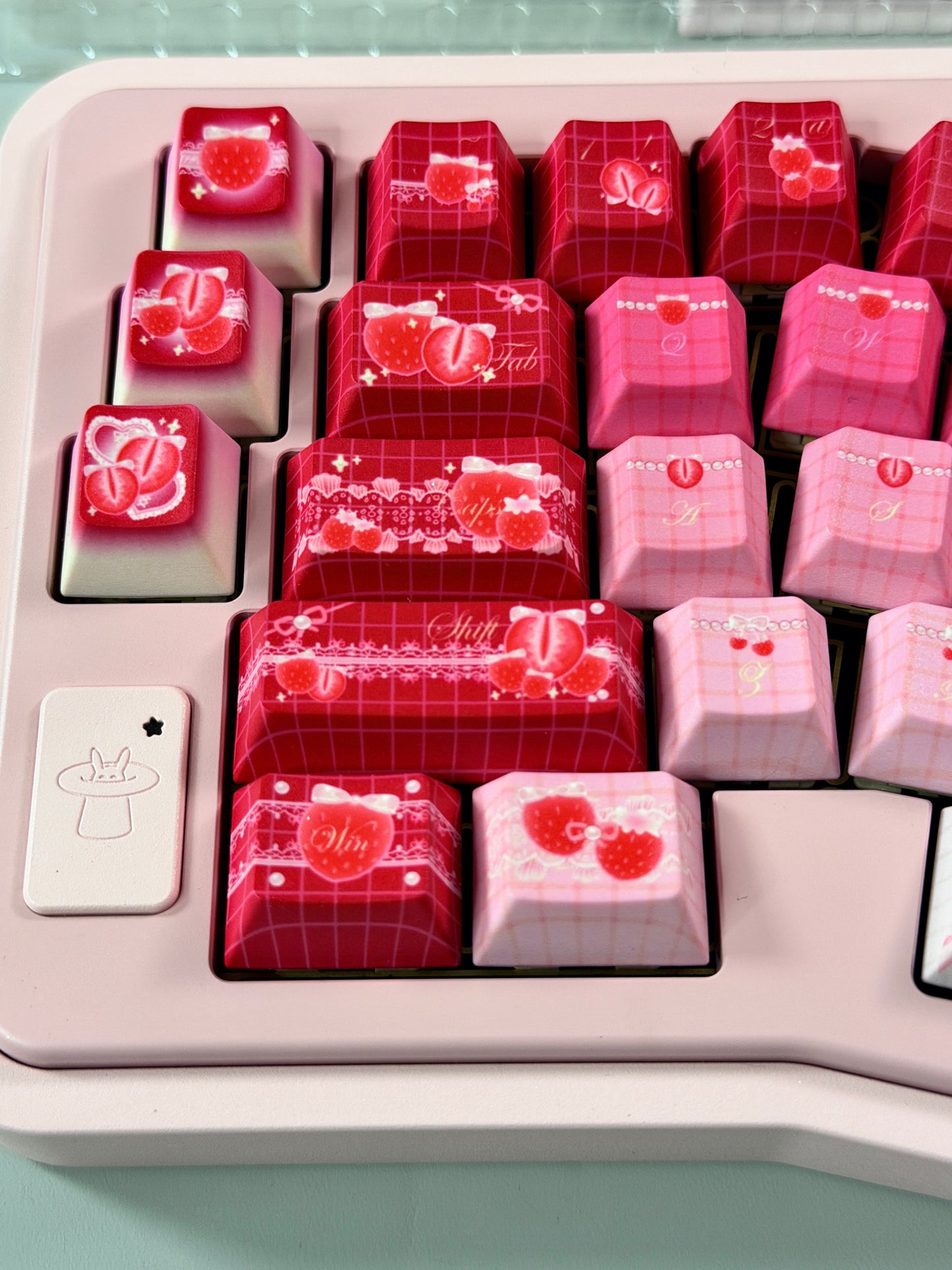 #0270 [Limited Edition] Cute Pink Strawberry Bear Keycap Cherry Profile （Not including keyboard）