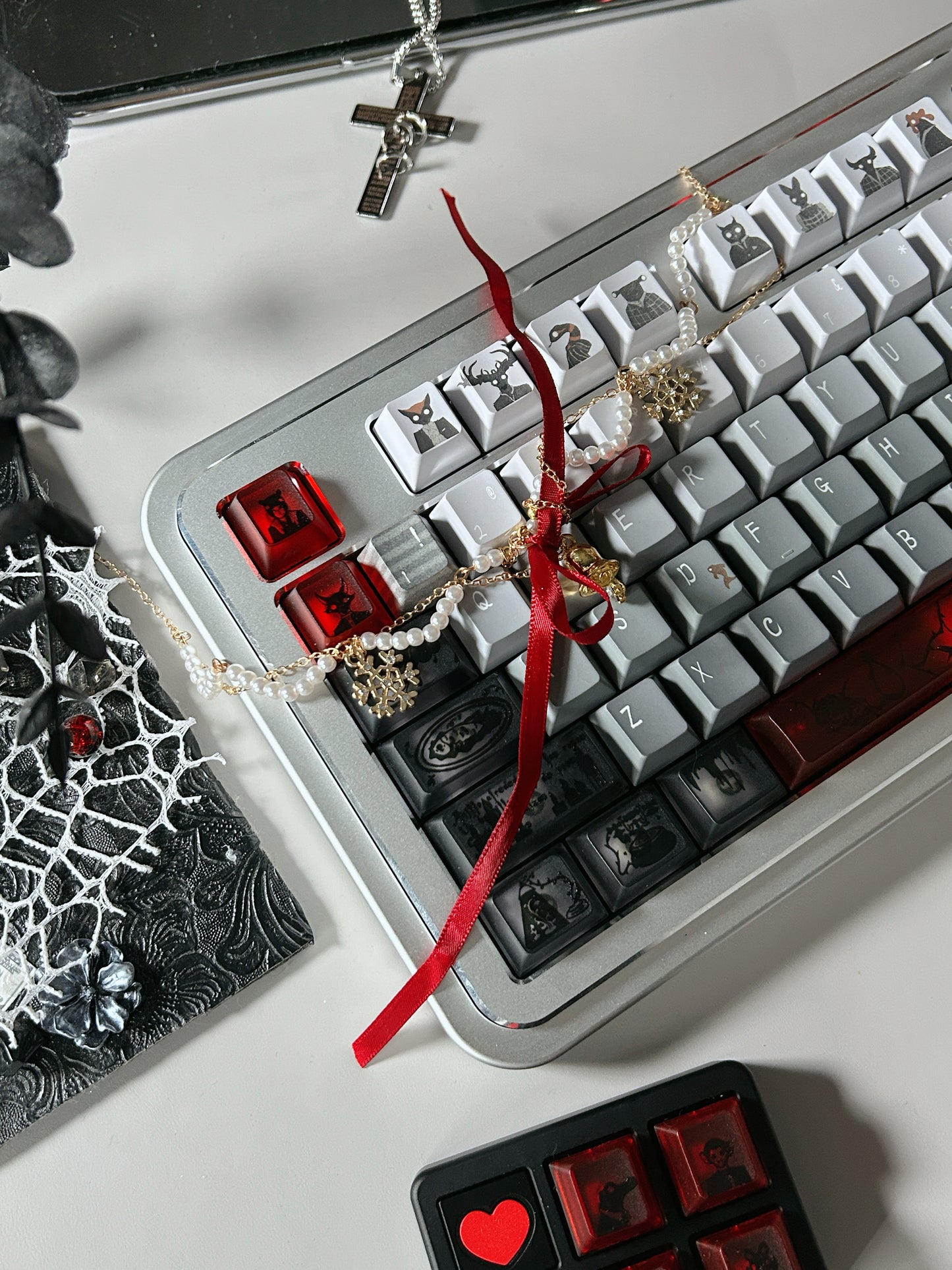 Preorder Prebuilt Aluminum Customized Mechanical Keyboard Rich98 Silver Set（not including the crocodile artisan or hearted decoration tray）
