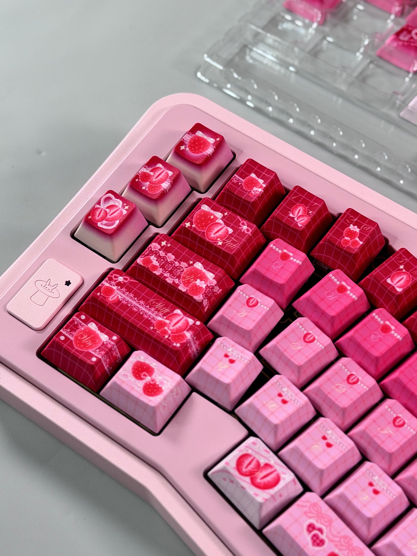 #0270 [Limited Edition] Cute Pink Strawberry Bear Keycap Cherry Profile （Not including keyboard）