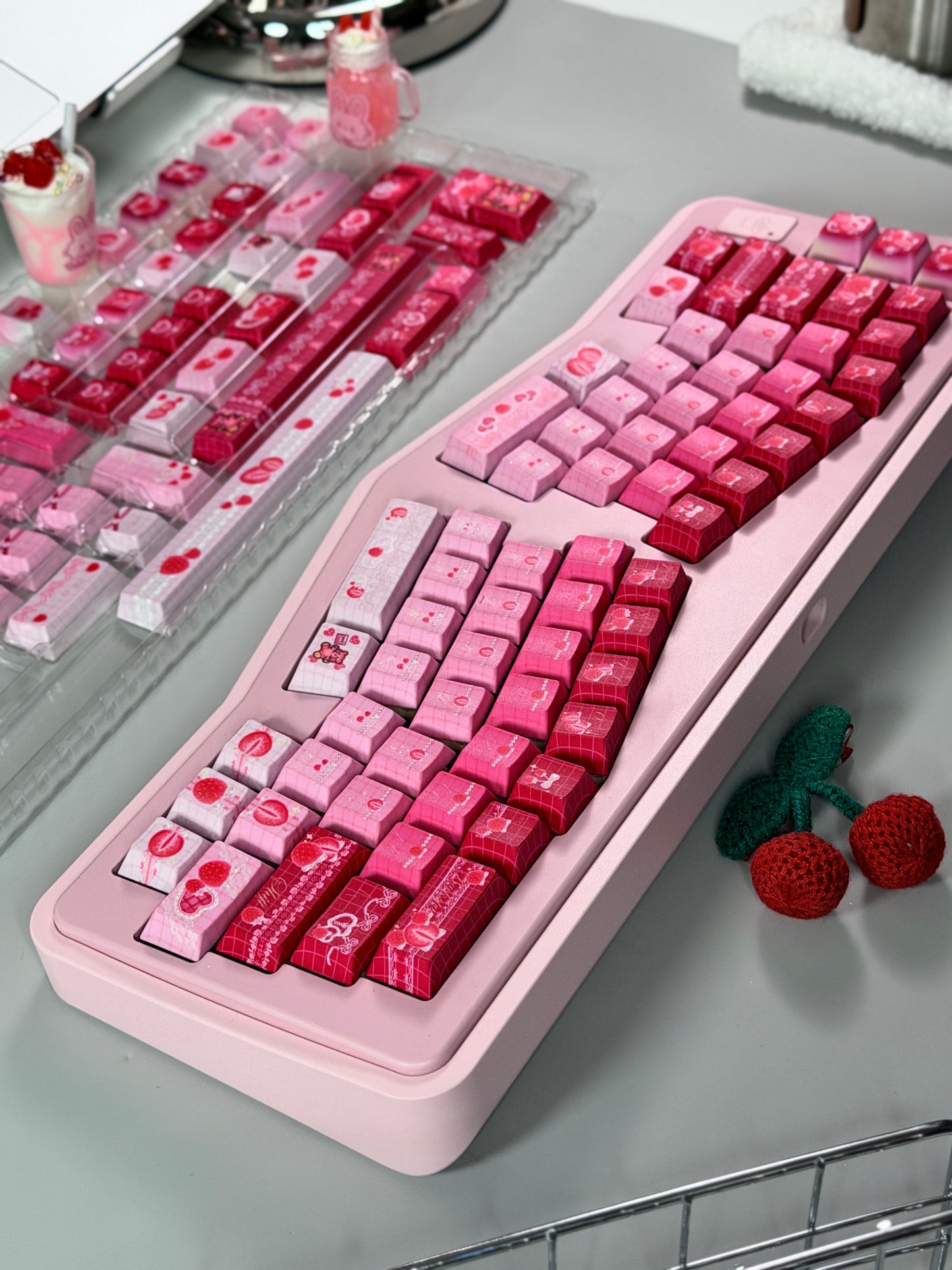 #0270 [Limited Edition] Cute Pink Strawberry Bear Keycap Cherry Profile （Not including keyboard）